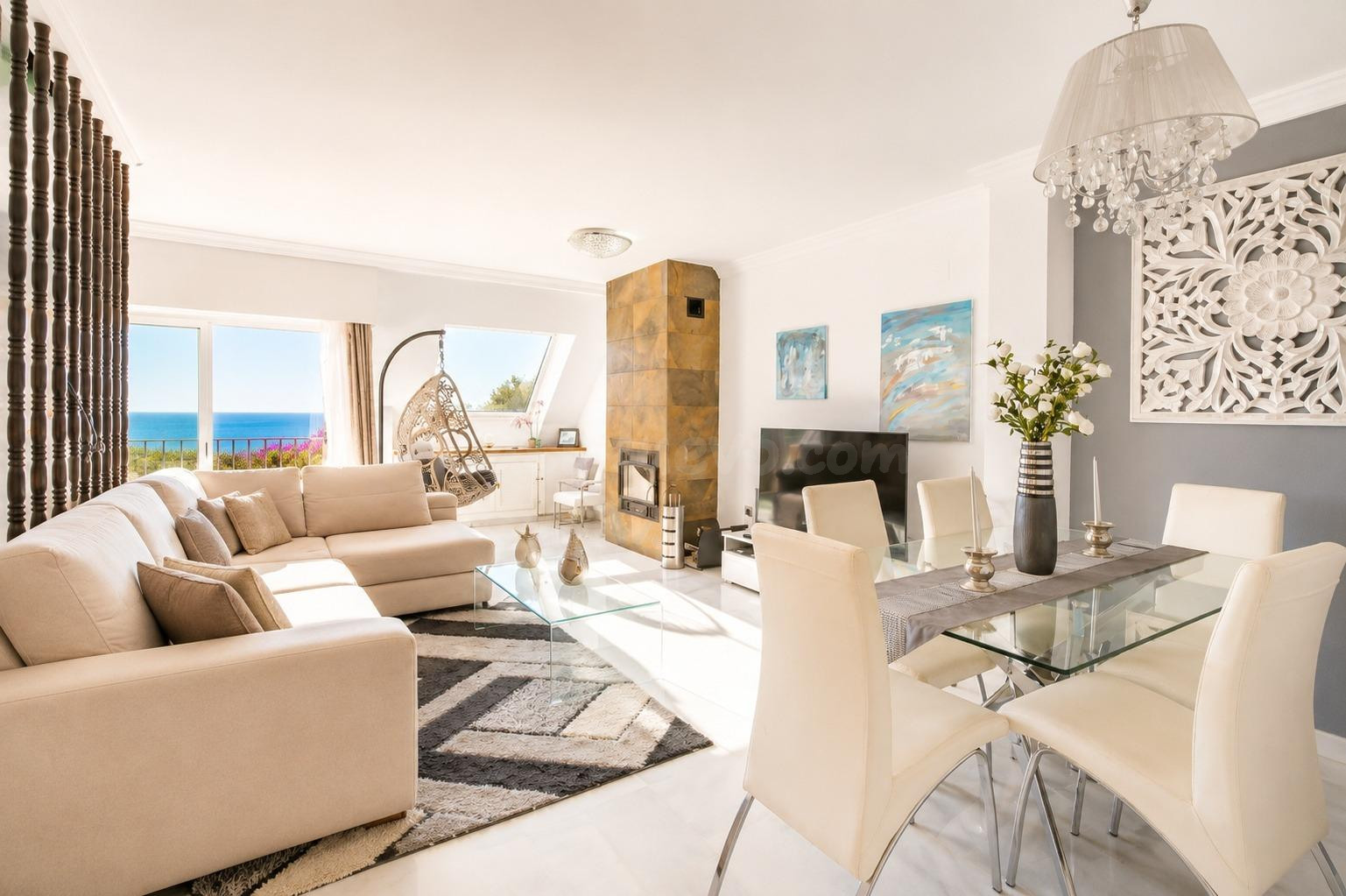 Exclusiva Casa Adosada con Vistas Panorámicas al Mar en Este - foto 2
