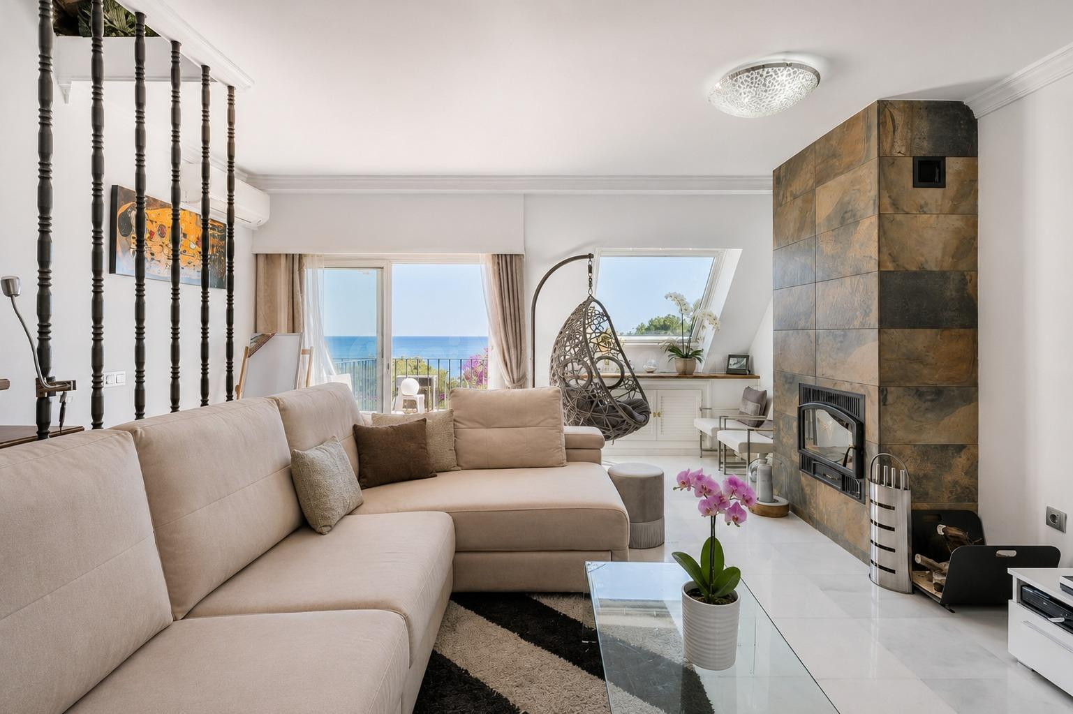 Exclusiva Casa Adosada con Vistas Panorámicas al Mar en Este - foto 3