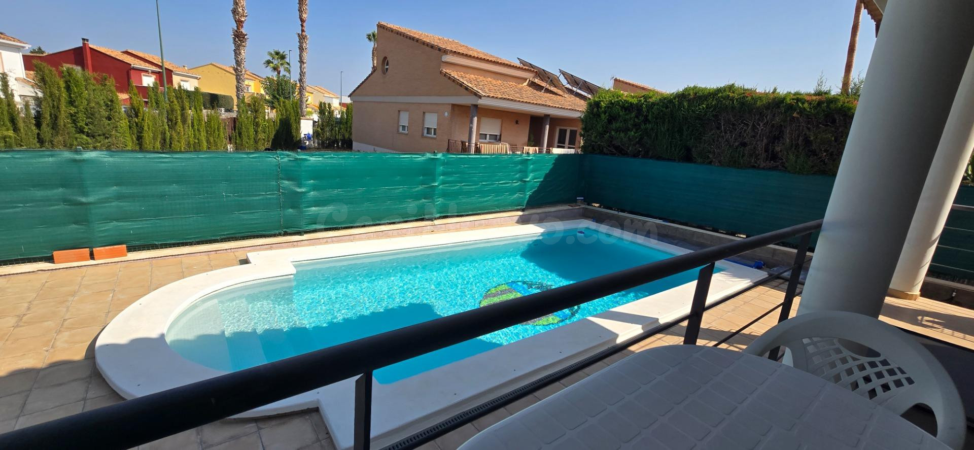 Exclusivo Chalet en Lliria con Piscina y Amplias Terrazas - foto 3