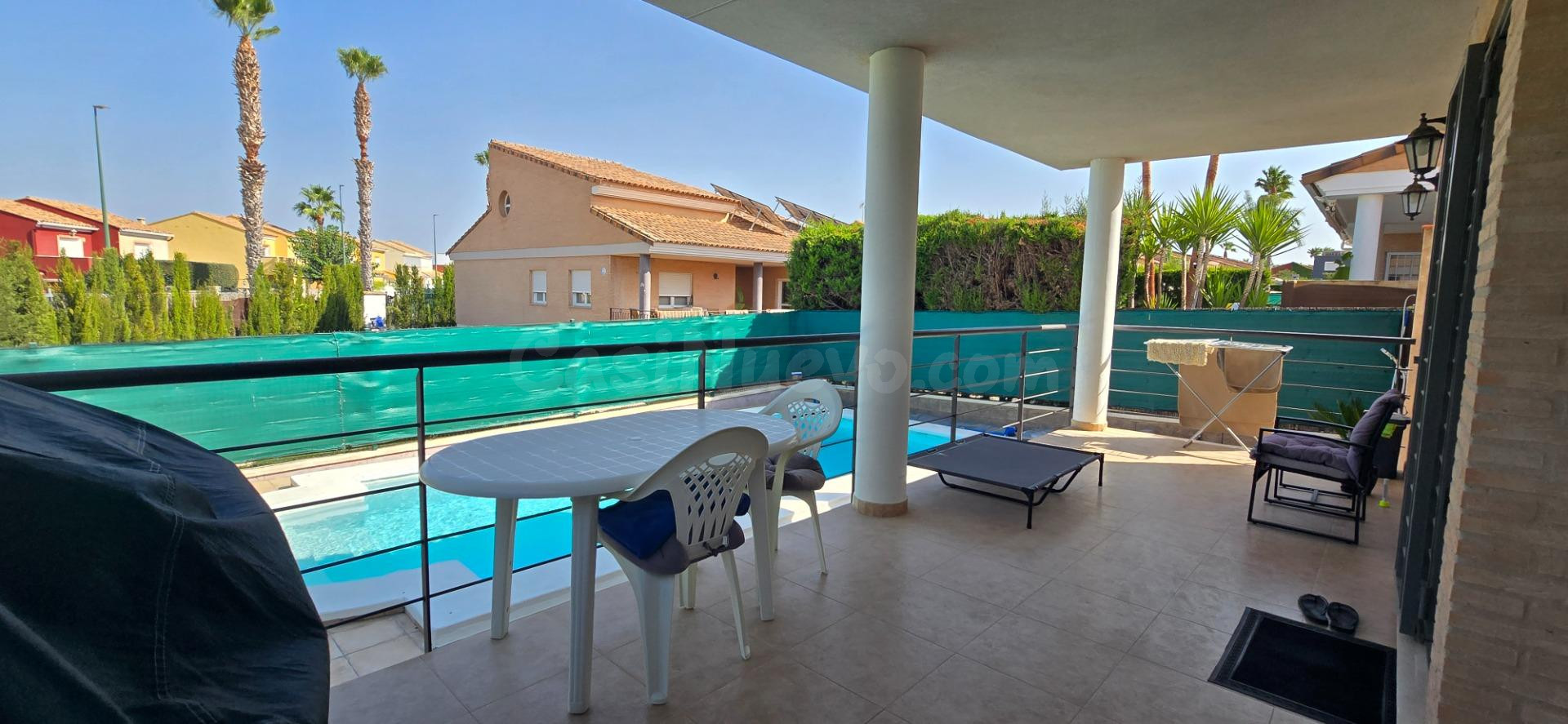 Exclusivo Chalet en Lliria con Piscina y Amplias Terrazas - foto 4
