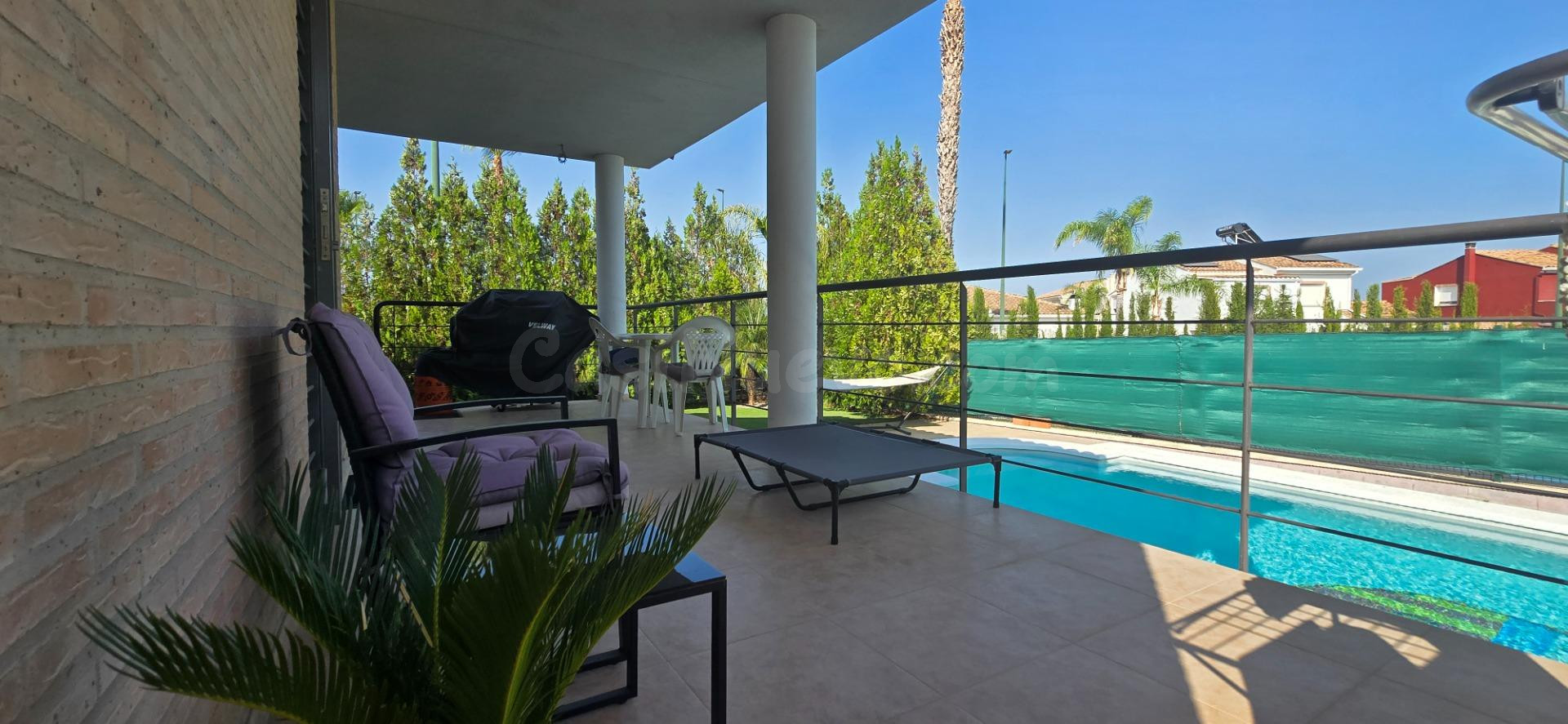 Exclusivo Chalet en Lliria con Piscina y Amplias Terrazas - foto 5