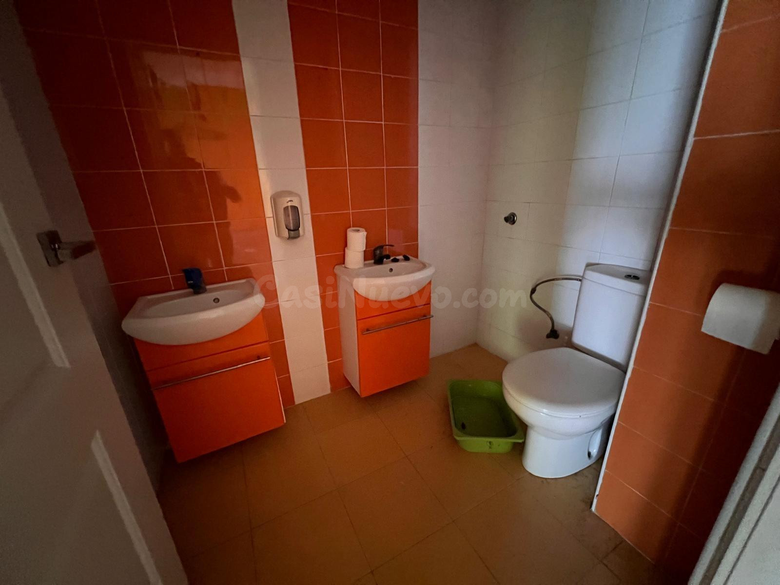 LOCAL COMERCIAL CON PATIO INTERIOR - foto 3