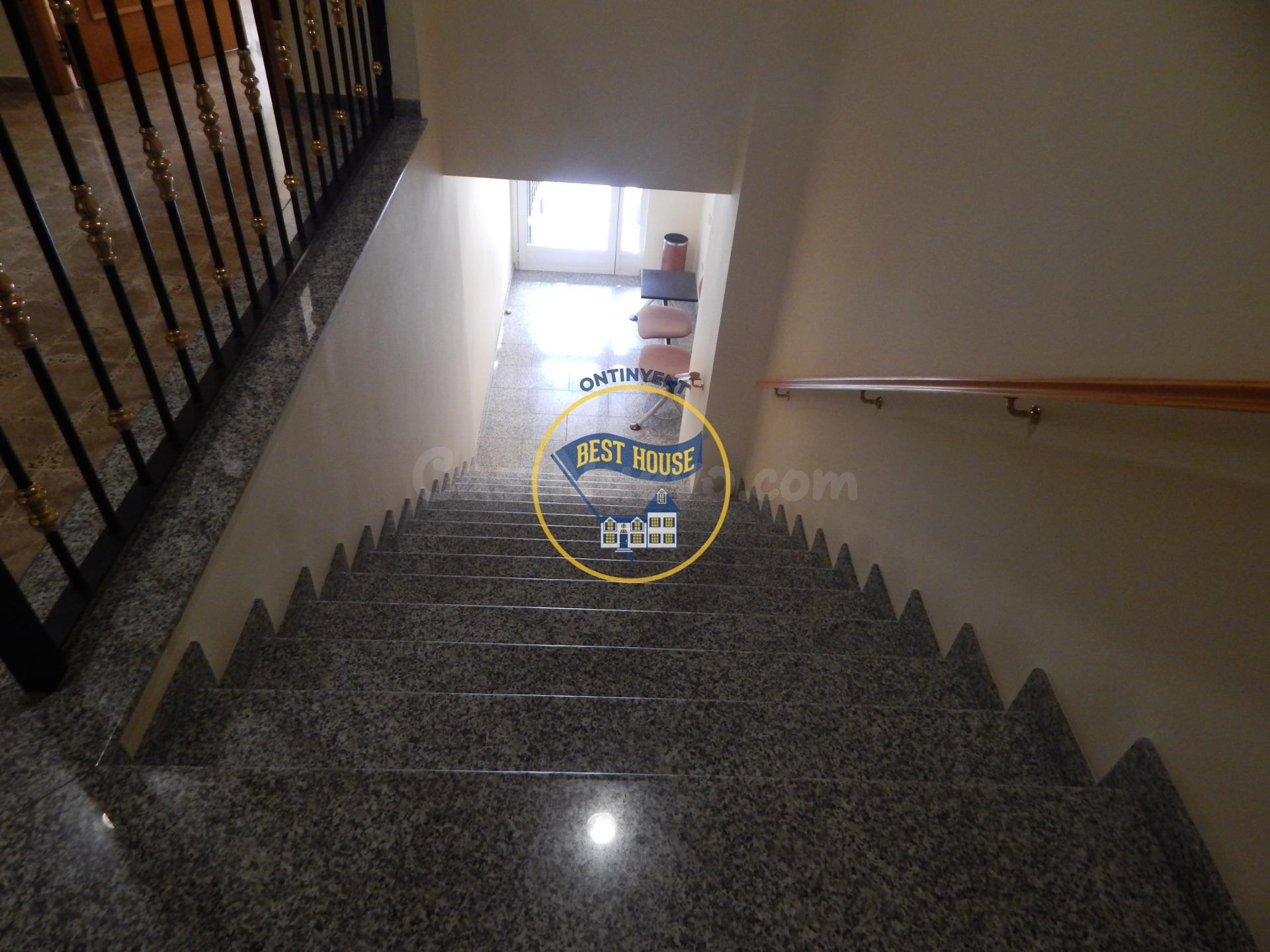 OPORTUNIDAD LOCAL ENTRESUELO EN VENTA EN OLLERIA CON ESTUDIO - foto 4