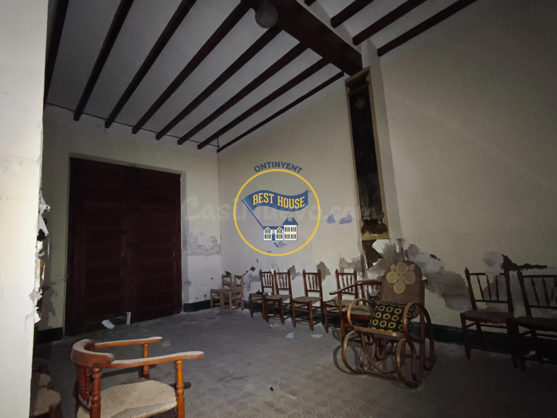 Atención Inversores!! Hermosa casa para reformar en el centr - foto 2