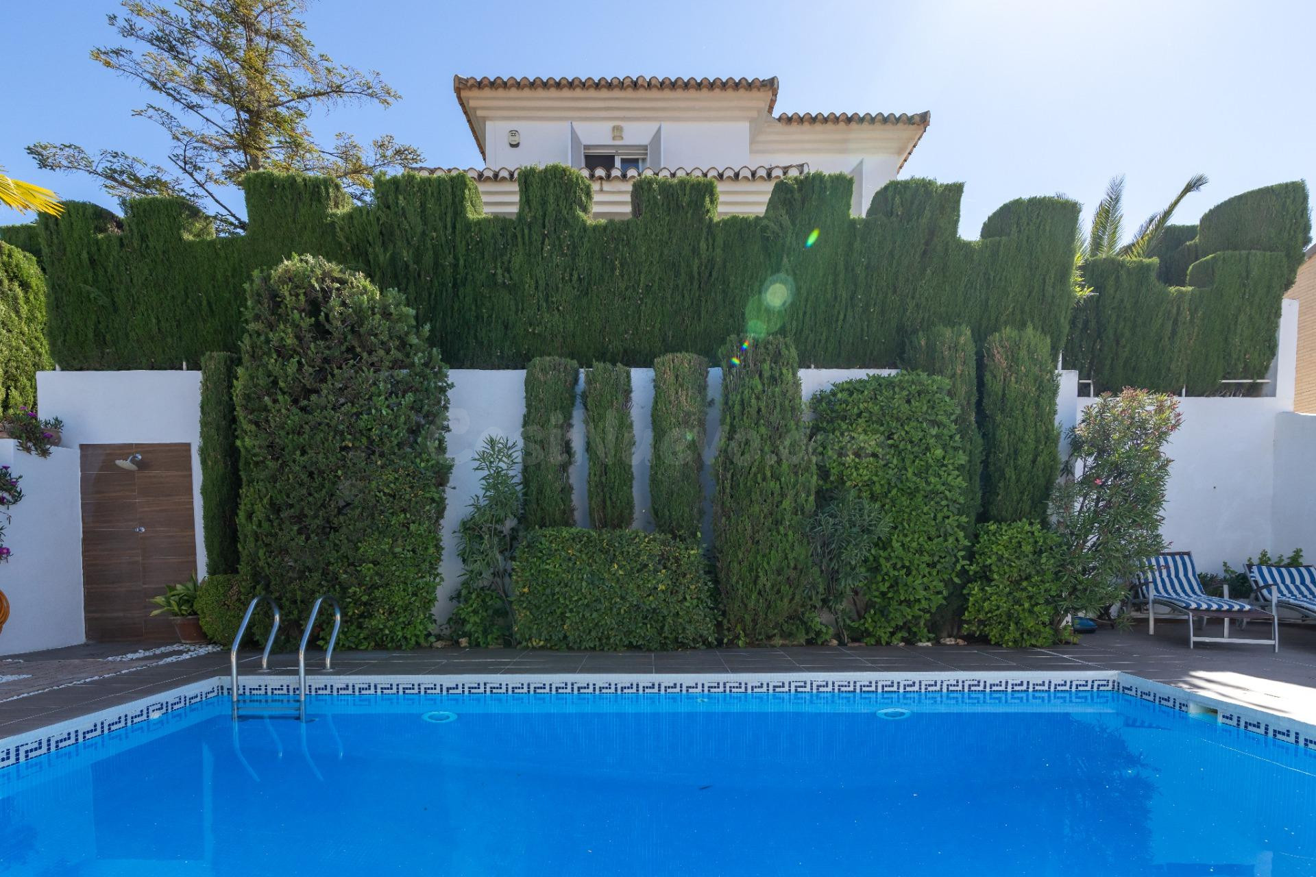✨ Espectacular chalet con piscina y vistas impresionantes - foto 2
