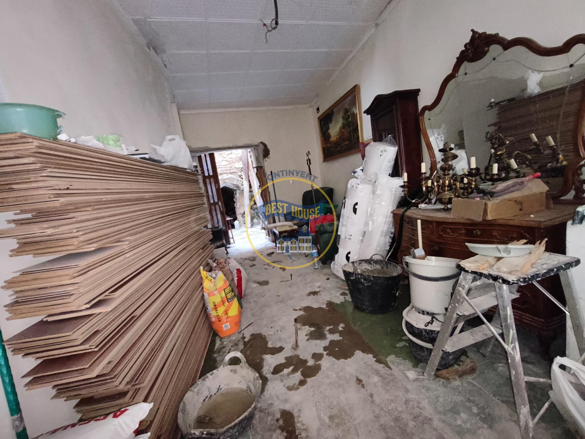 Encantadora Casa de Pueblo en Ontinyent con Gran Potencial