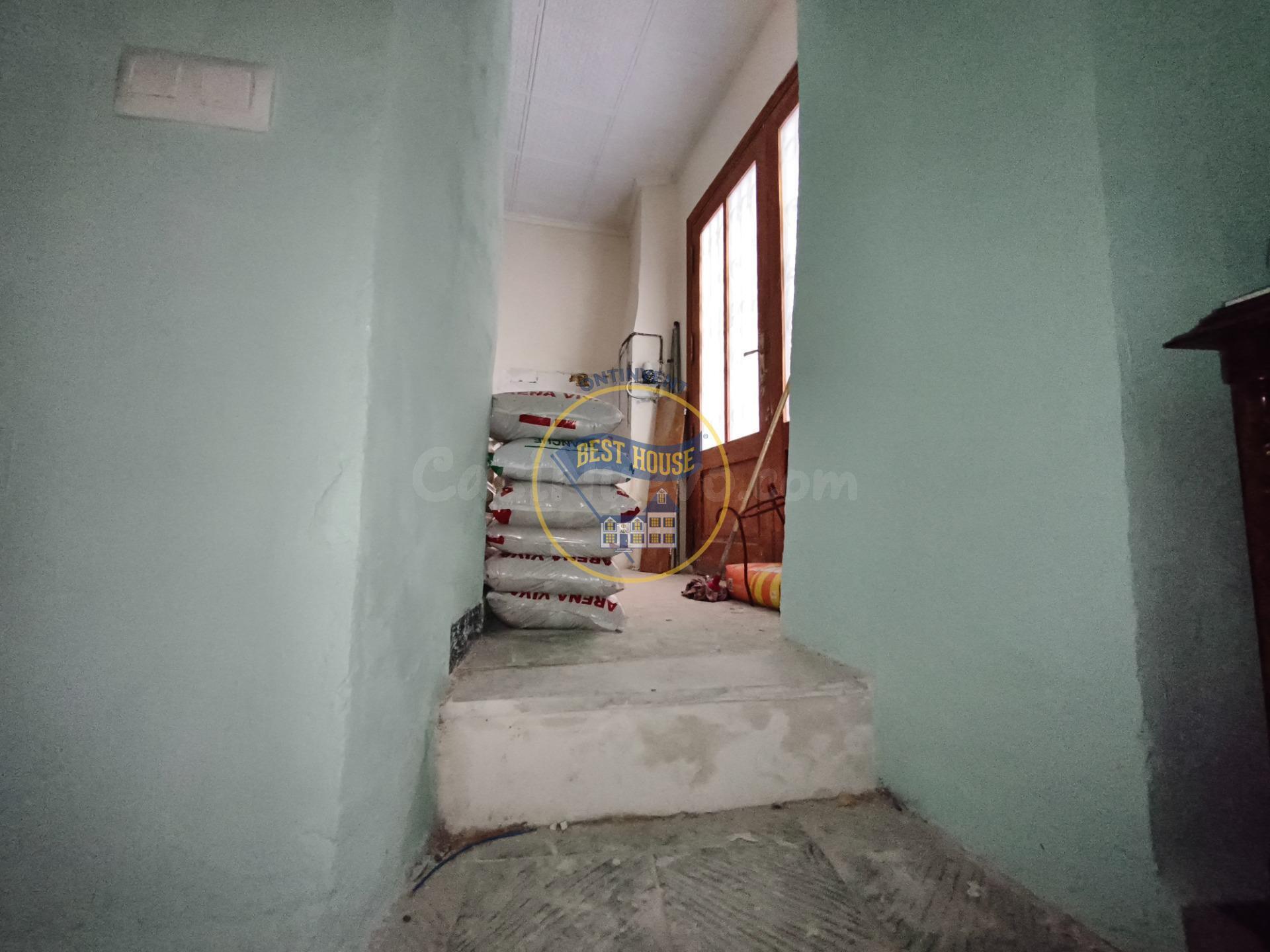 Encantadora Casa de Pueblo en Ontinyent con Gran Potencial - foto 2