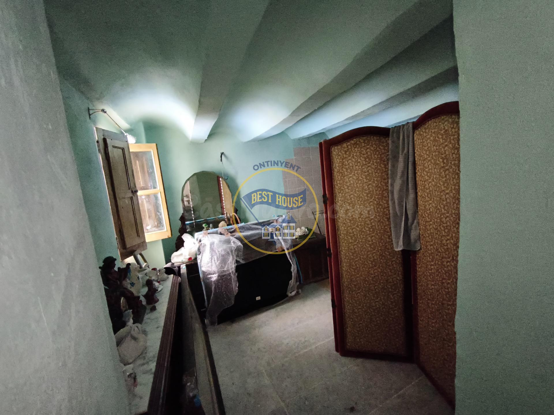 Encantadora Casa de Pueblo en Ontinyent con Gran Potencial - foto 3