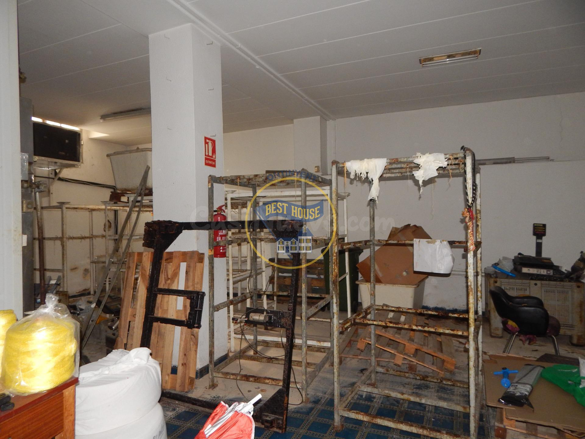 Amplio Local Comercial en Sant Josep, Ontinyent – Oportunida - foto 3