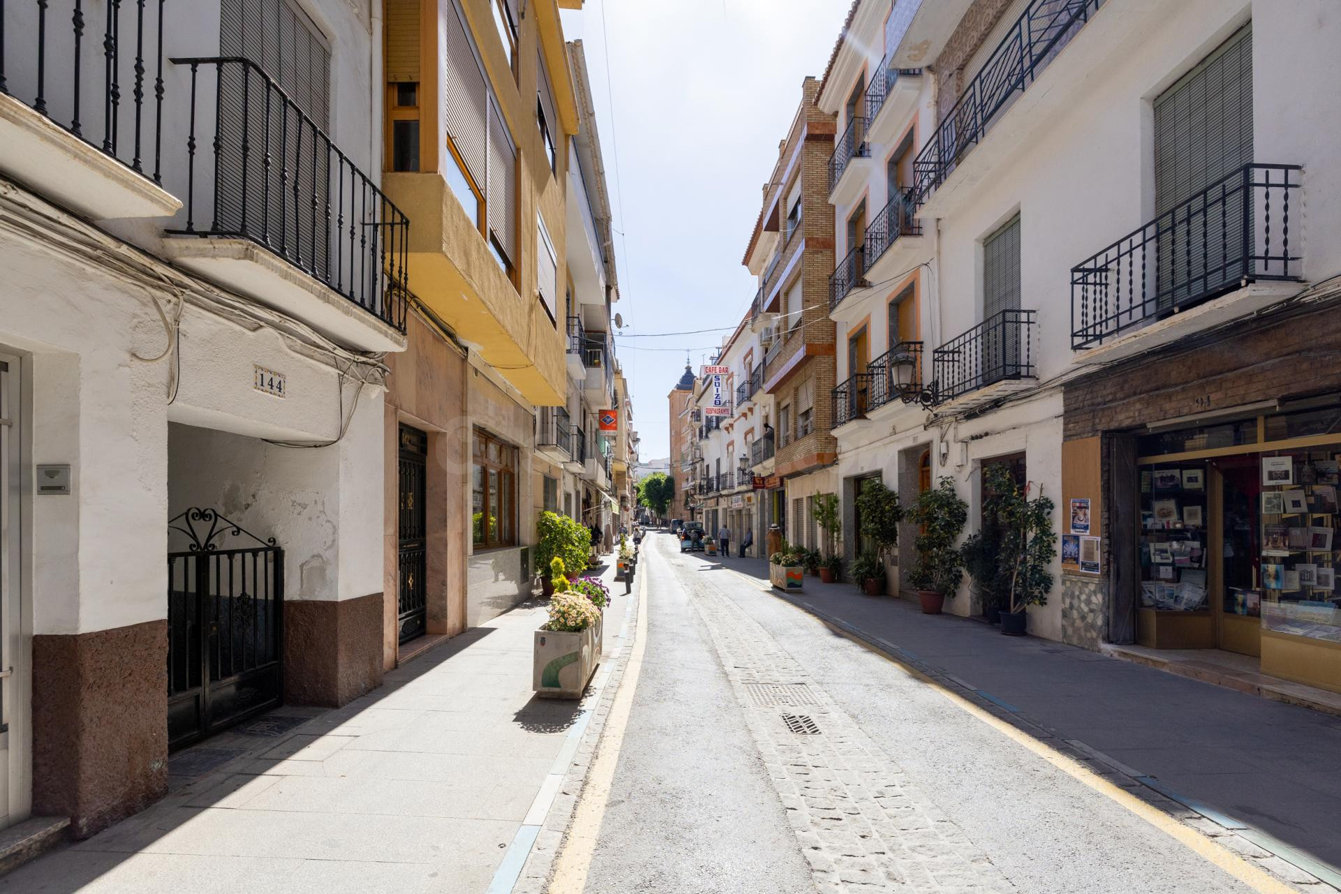Casa con bajo comercial, bodega y terraza en pleno corazón d - foto 2