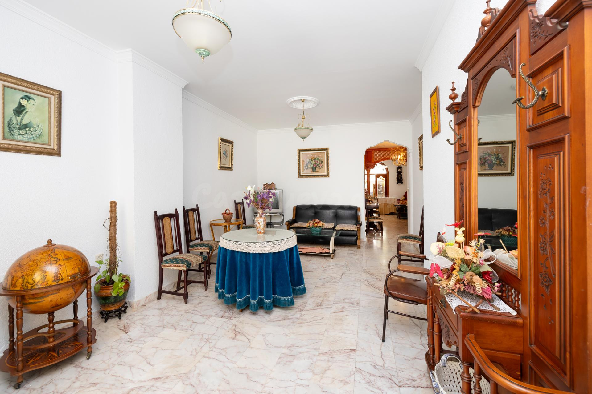 Casa con bajo comercial, bodega y terraza en pleno corazón d - foto 3