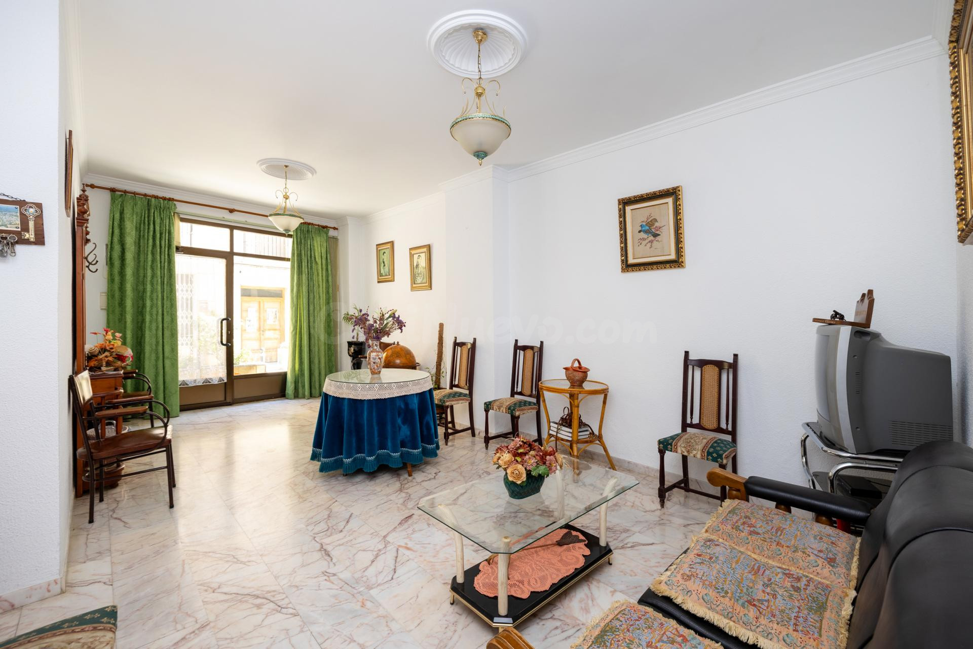 Casa con bajo comercial, bodega y terraza en pleno corazón d - foto 4