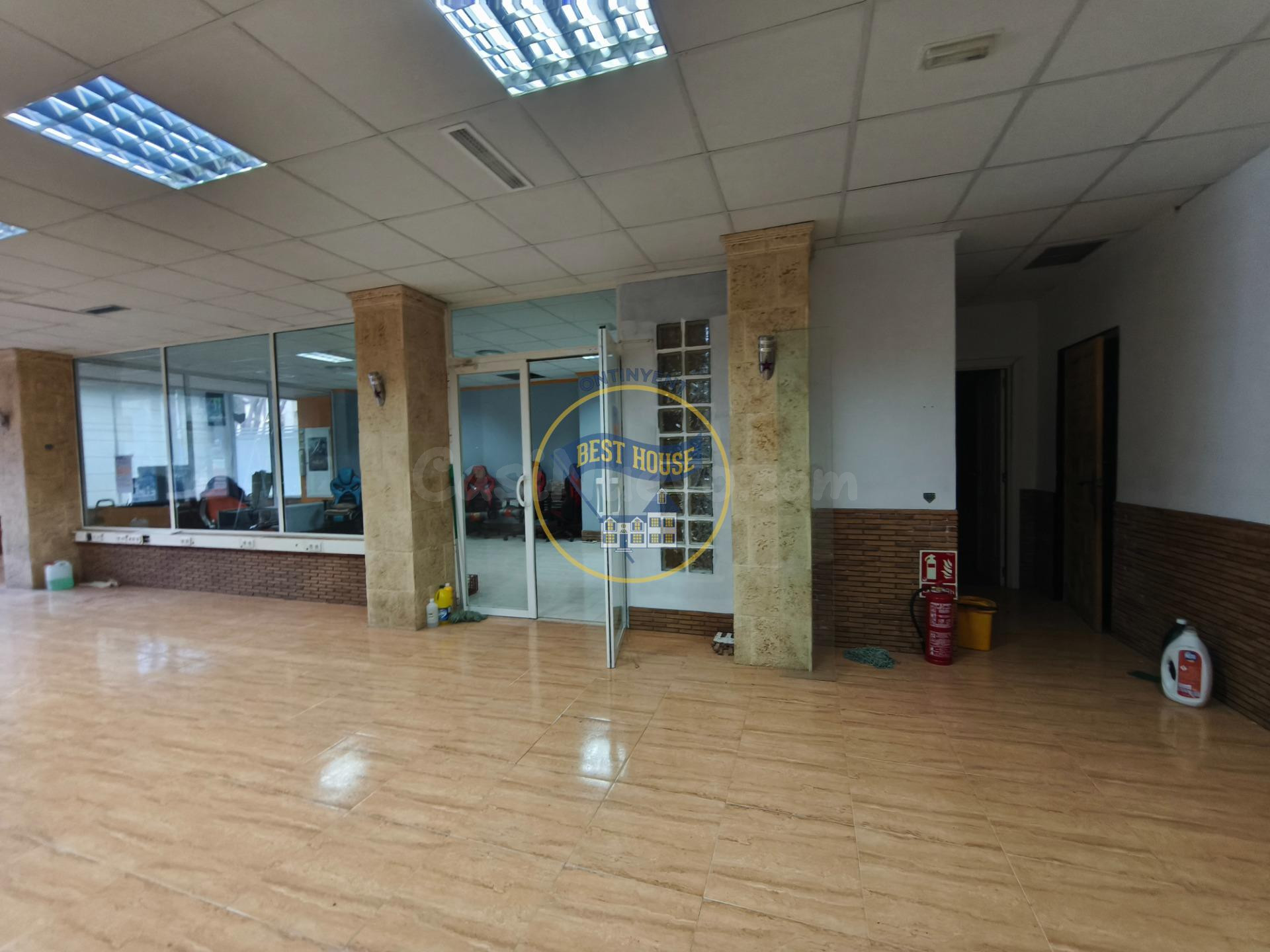 Local comercial (con salida de humos) en Zona comercial - foto 3