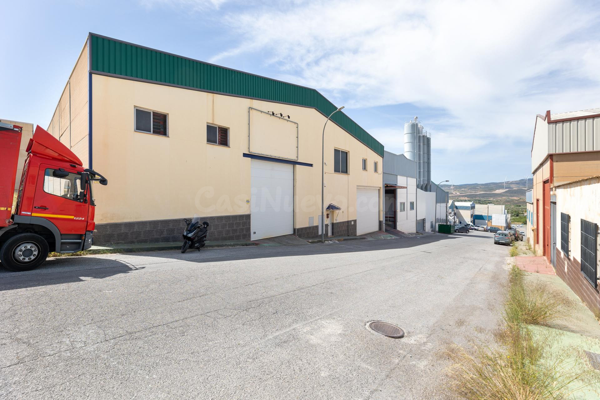 SE VENDE Nave Industrial en Dúrcal con Instalaciones Complet - foto 2