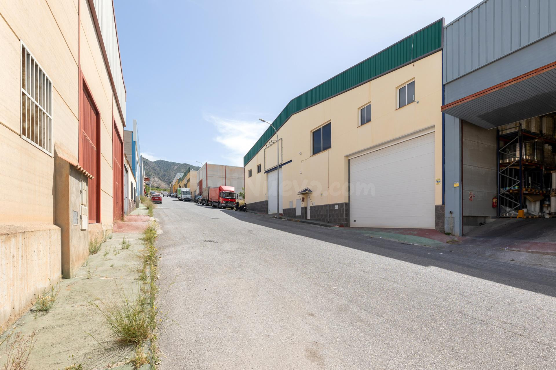 SE VENDE Nave Industrial en Dúrcal con Instalaciones Complet - foto 3