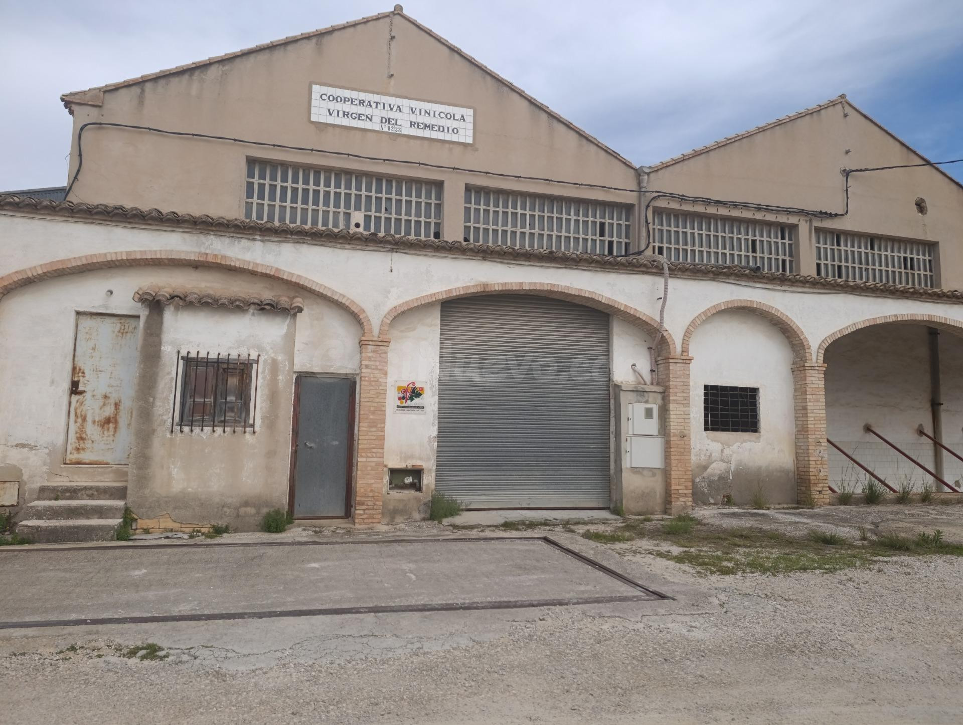 Amplia Nave Industrial en Venta en Albaida - Oportunidad de 