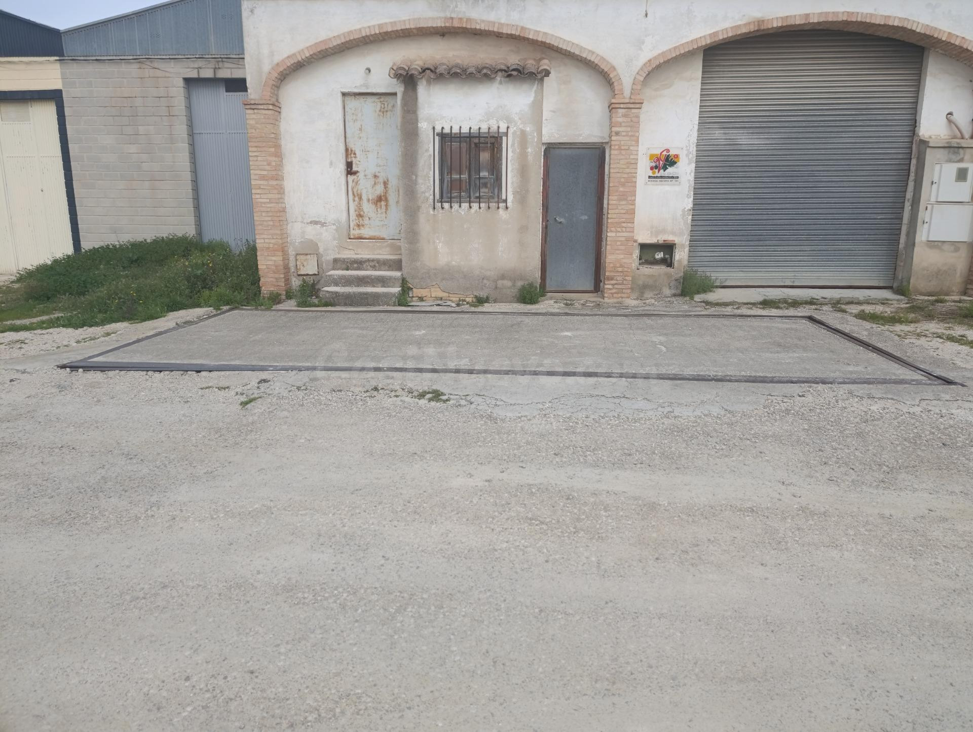 Amplia Nave Industrial en Venta en Albaida - Oportunidad de  - foto 2