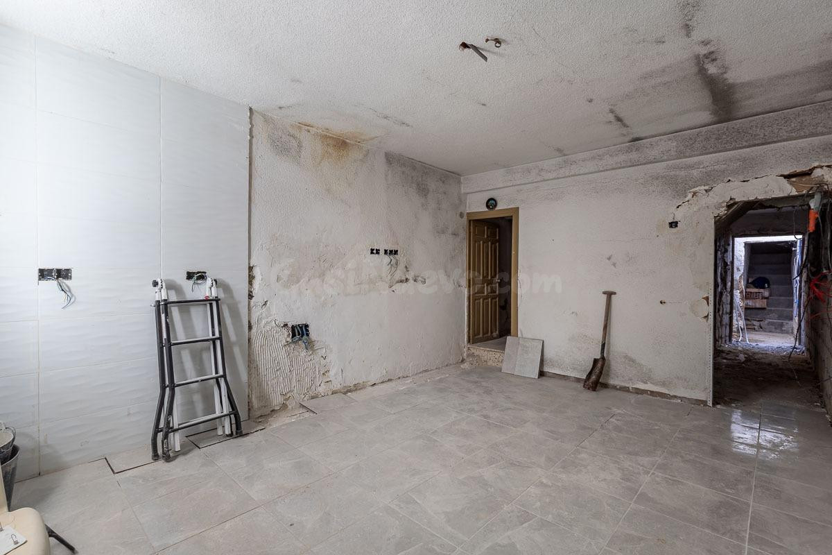 Casa a reformar en el corazón de Guevejar - foto 2