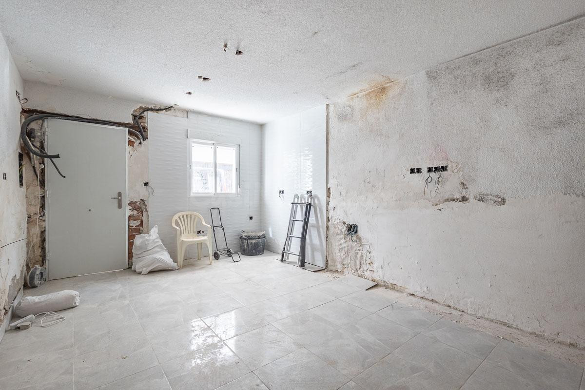 Casa a reformar en el corazón de Guevejar - foto 3