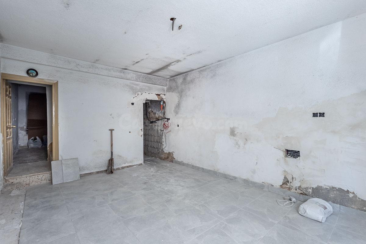 Casa a reformar en el corazón de Guevejar - foto 5