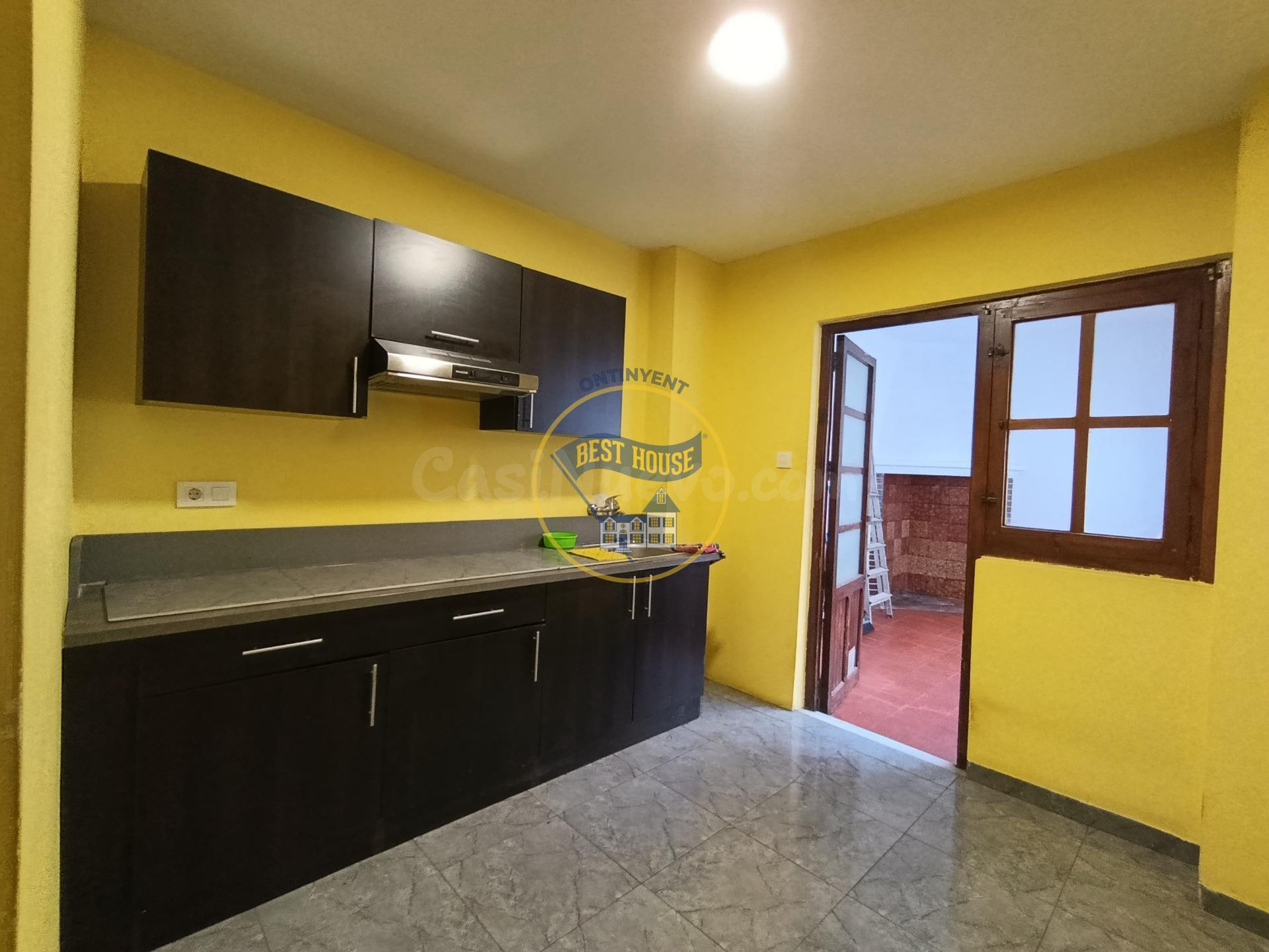 Oportunidad Amplio Piso de cinco dormitorios en Ontinyent