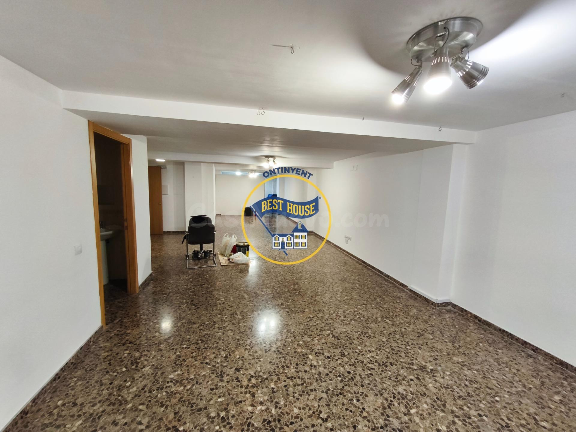 ¡OPORTUNIDAD EN ONTINYENT! Fabuloso local entresuelo muy cén - foto 3