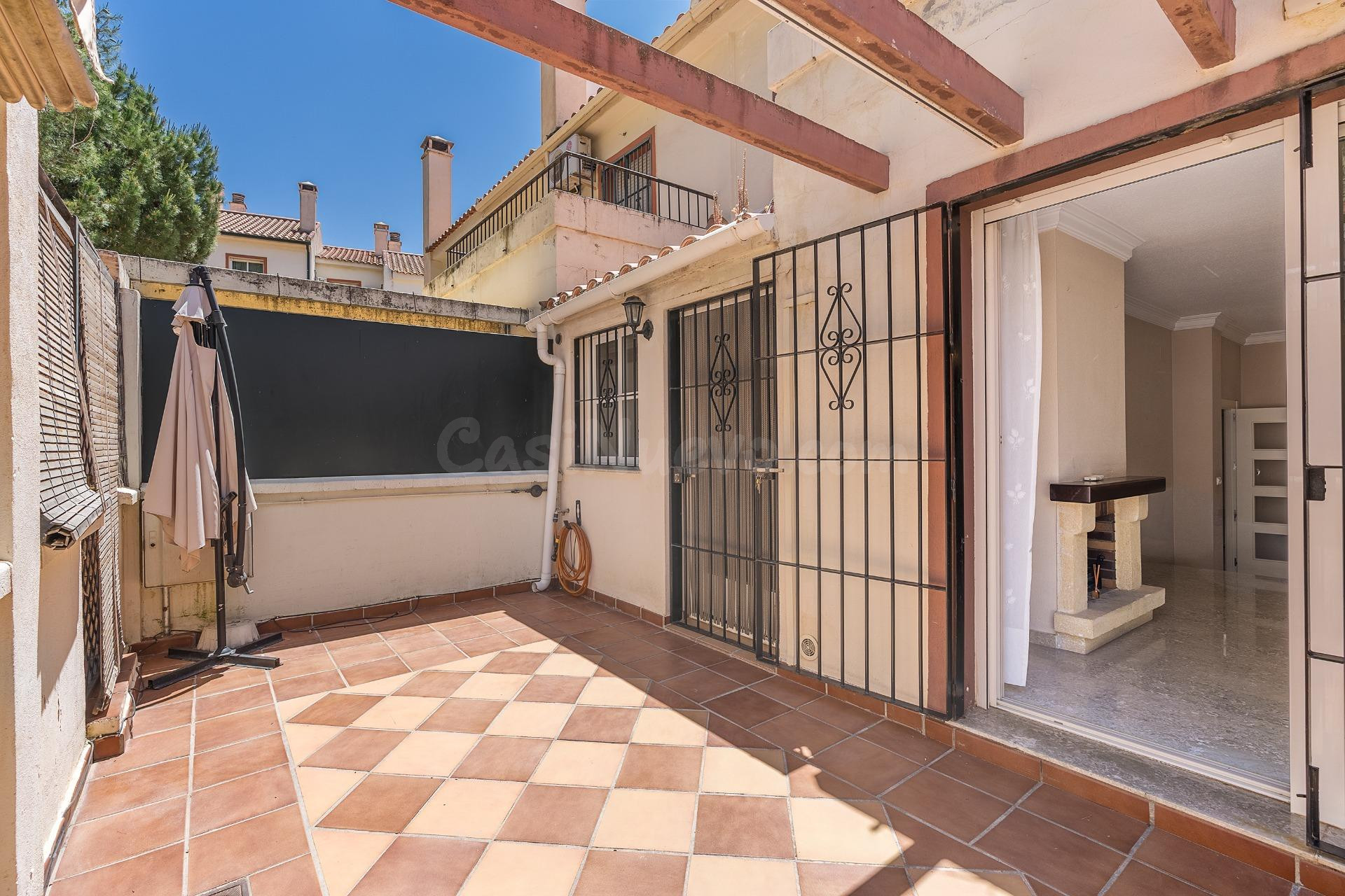 ADOSADA EN URBANIZACIÓN EN HUETOR VEGA - foto 4