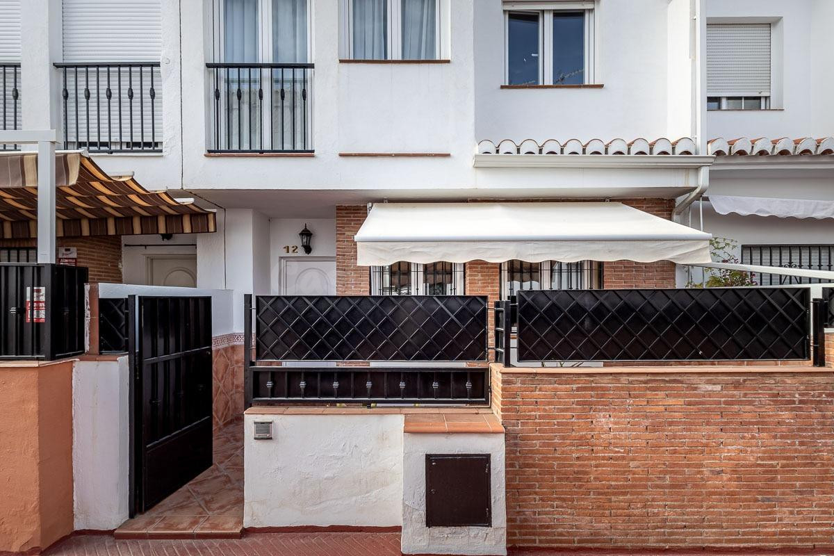 Encantadora adosada familiar en Gójar - foto 2