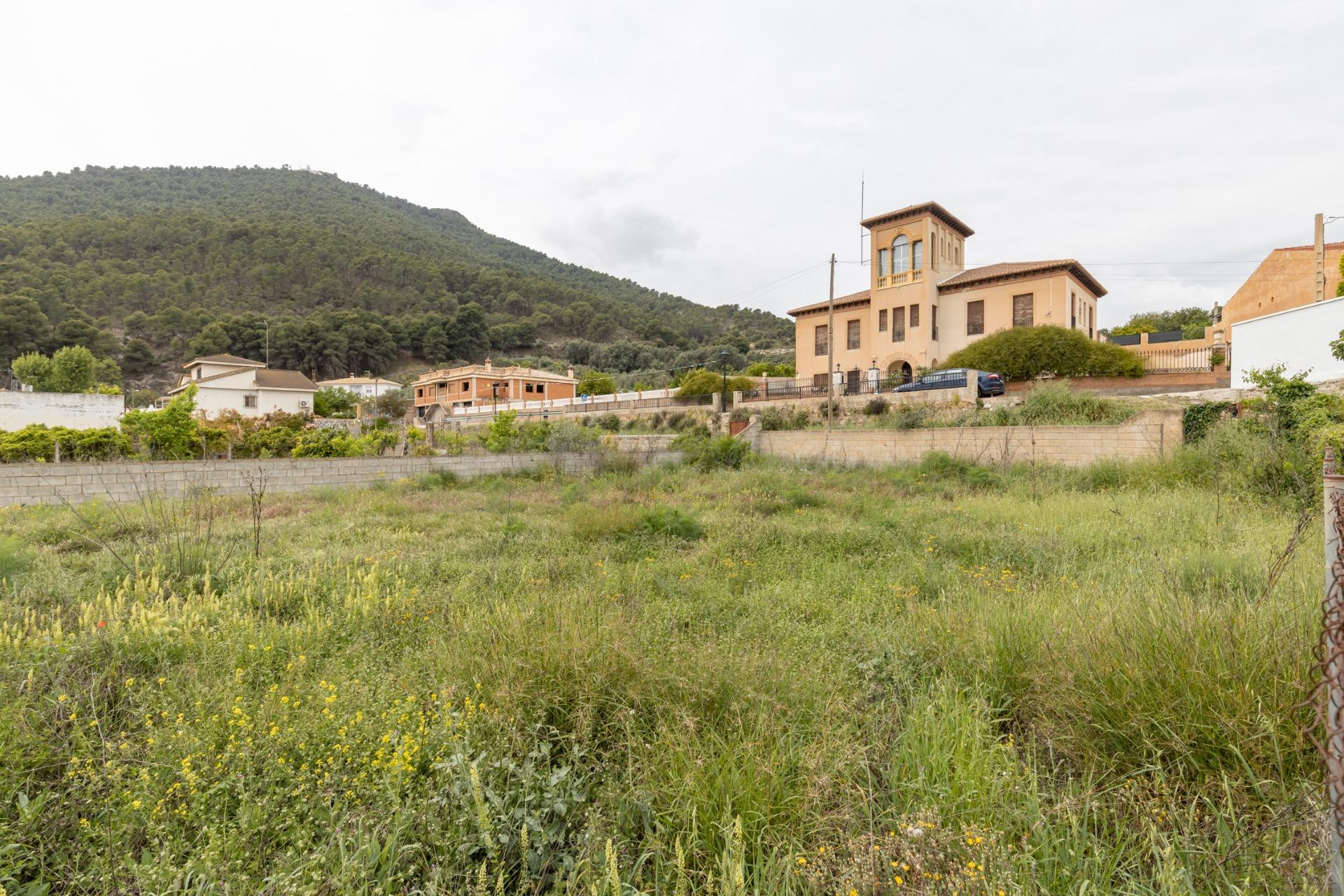 ESPECTACULAR TERRENO DE 876M2 EN PINOS DEL VALLE