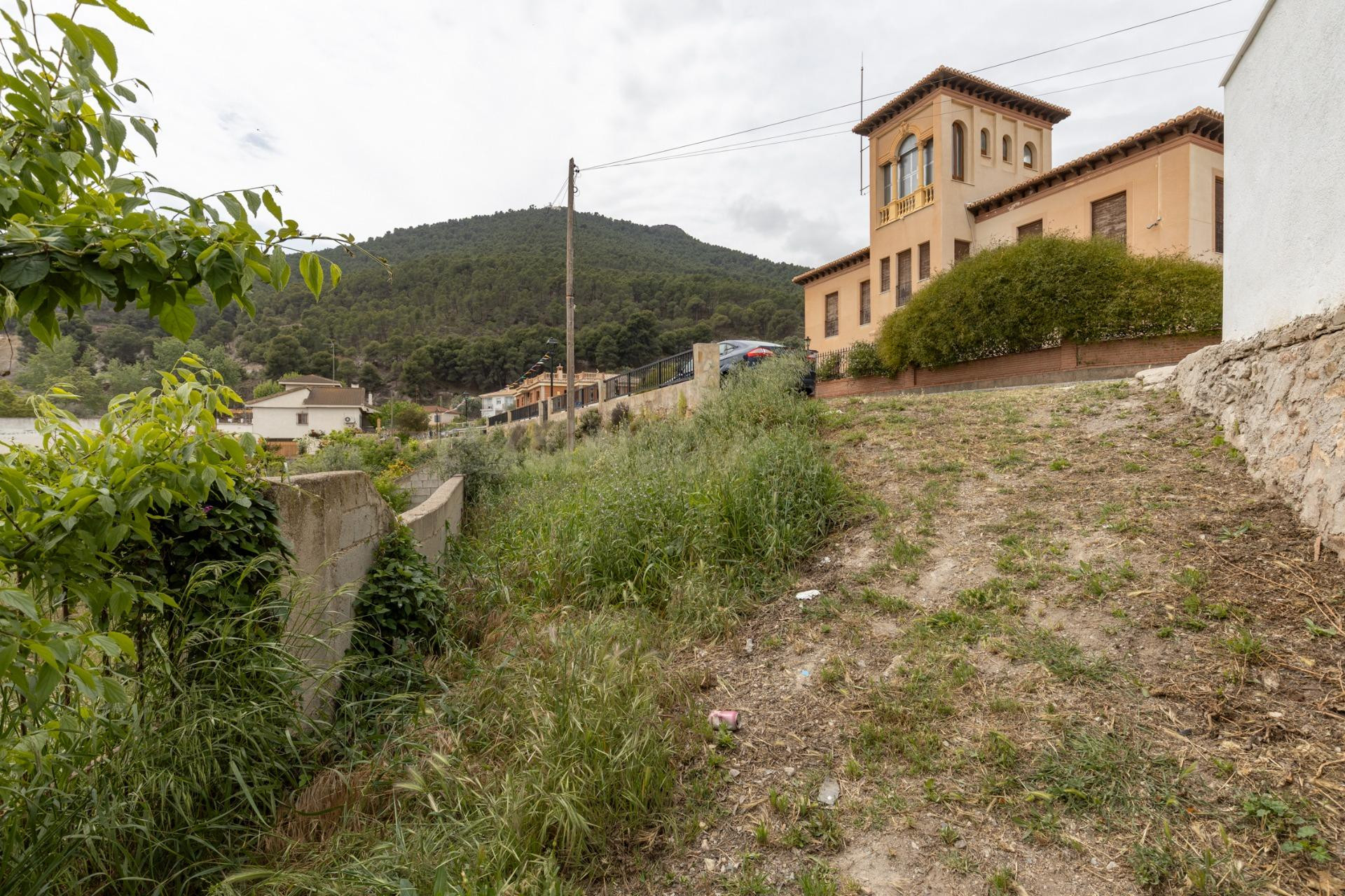 ESPECTACULAR TERRENO DE 876M2 EN PINOS DEL VALLE - foto 2