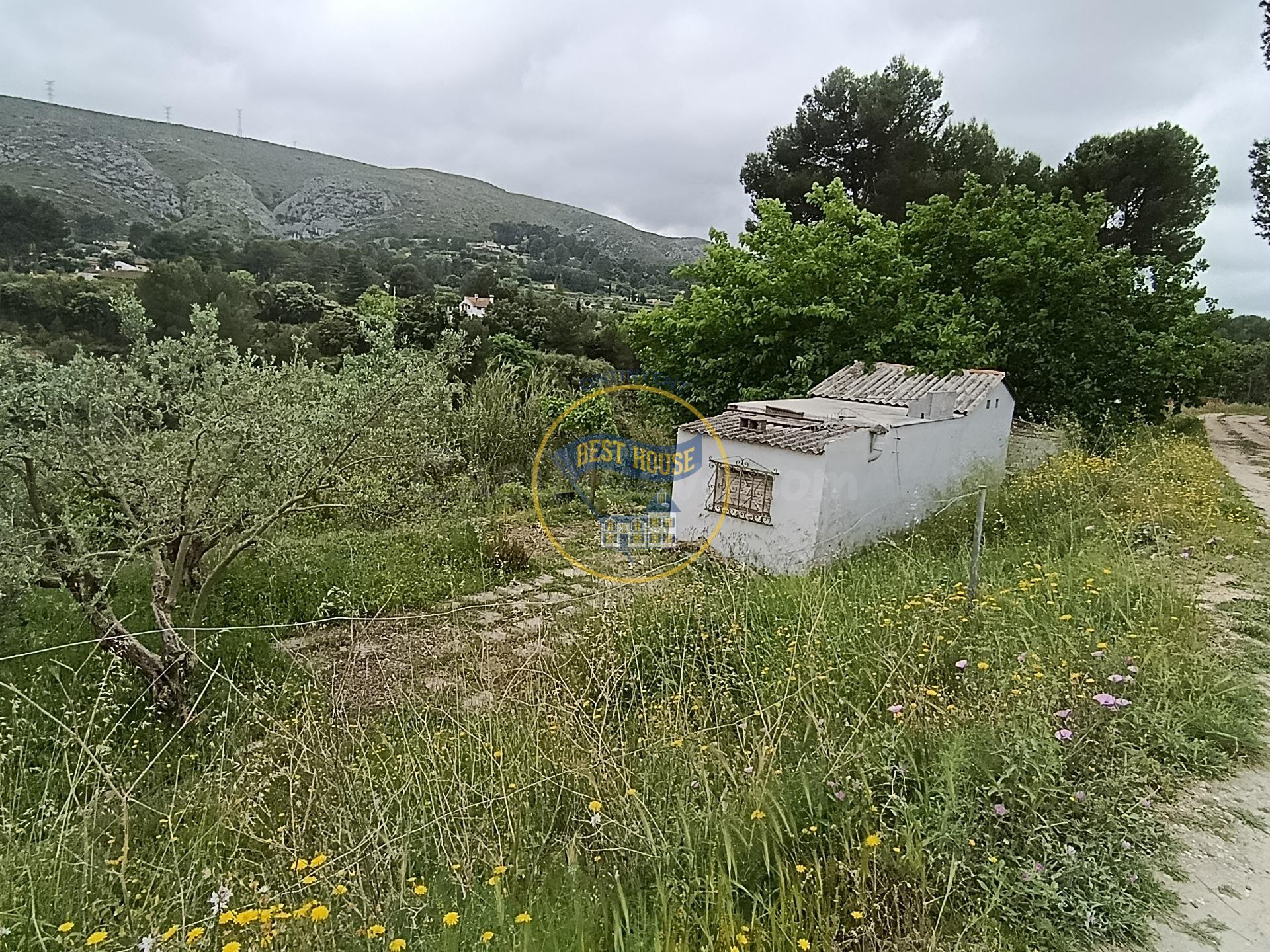 CASA DE CAMPO CON TERRENO EN EXCLUSIVA EN ONTINYENT
