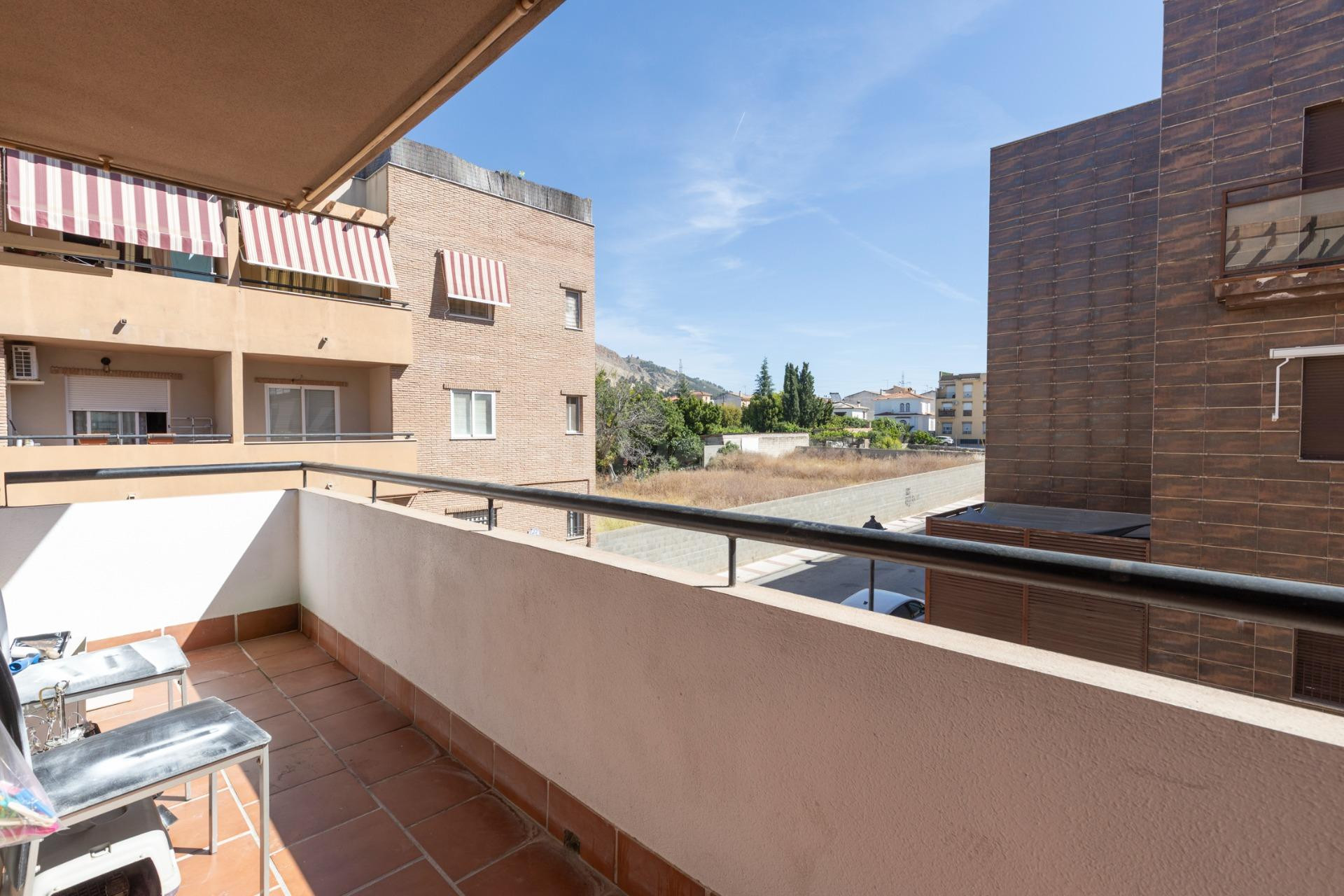 LUMINOSO PISO CON COCHERA EN ZONA RESIDENCIAL TRANQUILA EN A - foto 5