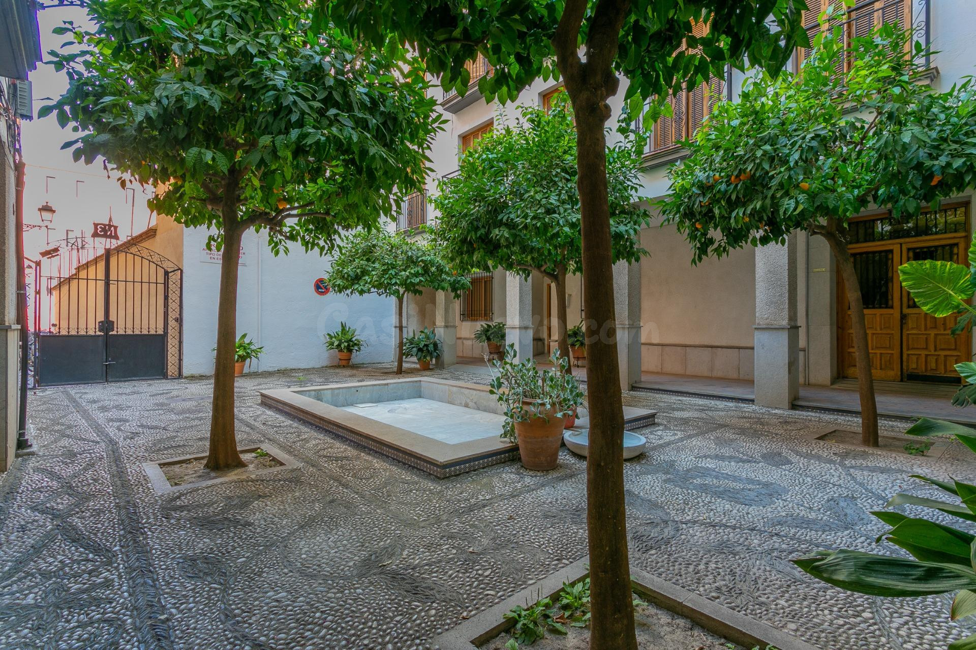 TRASTERO EN VENTA EN EL CENTRO DE GRANADA - foto 3