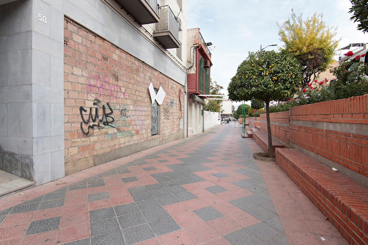Local calle principal de Armilla,buena fachada .Se vende sin - foto 4