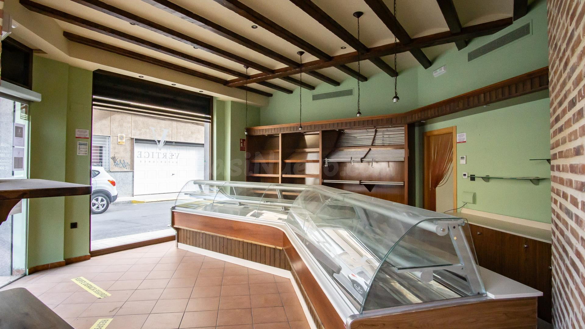 Local bien ubicado en zona avd. Madrid. - foto 3