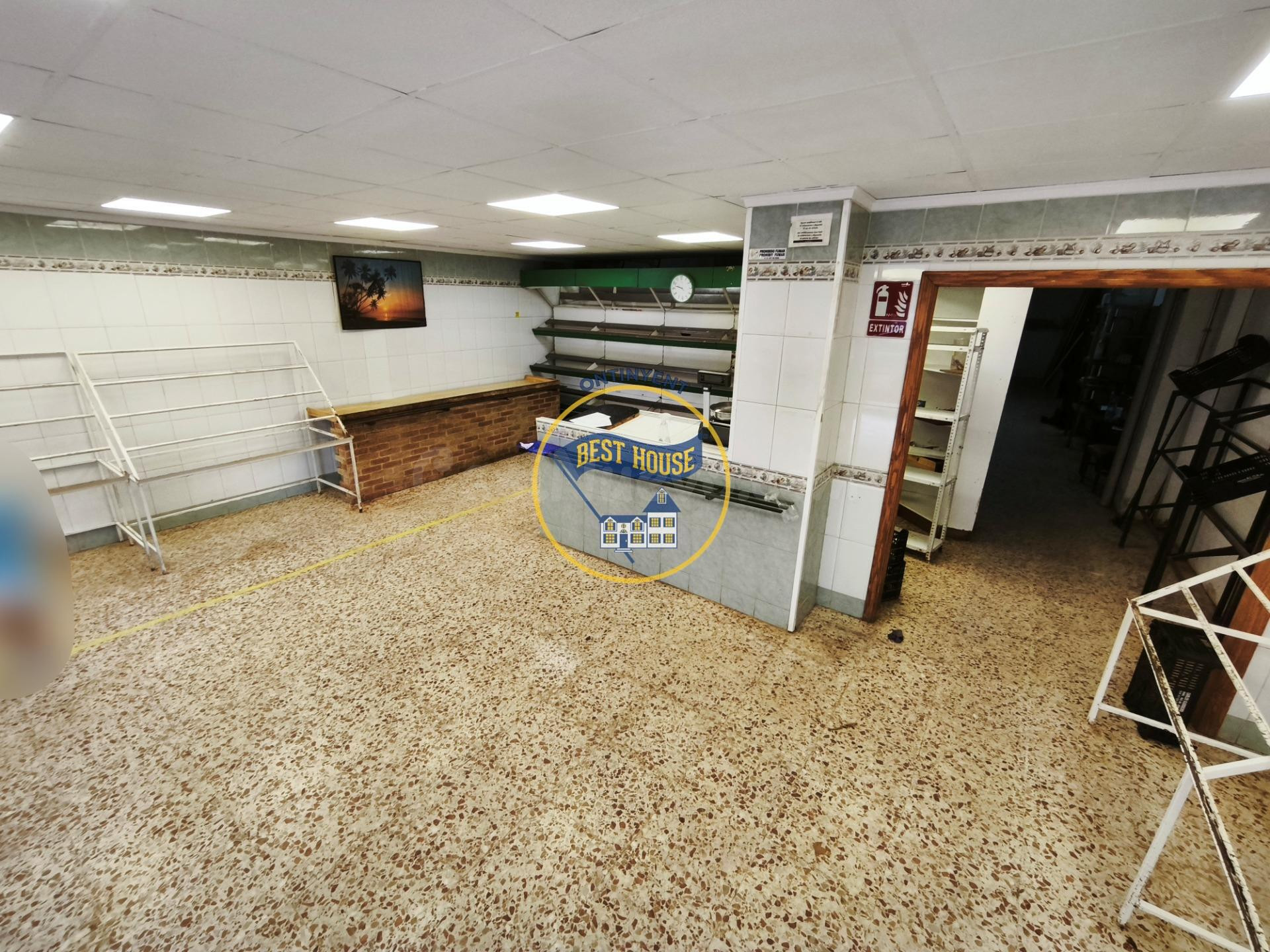 ¡¡ OPORTUNIDAD EN BOCAIRENT!! Se ofrece Local Comercial en b