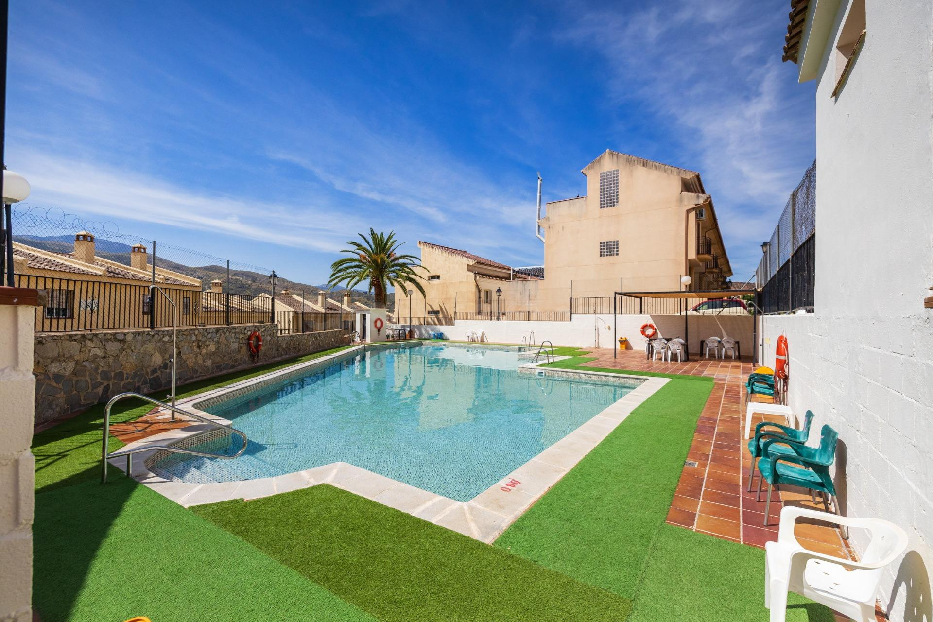 BONITA PAREADA CON PISCINA COMUNITARIA