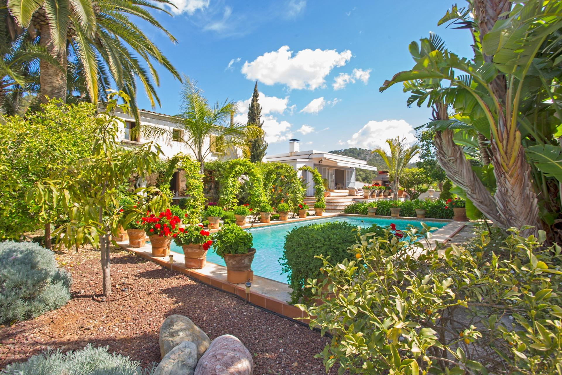 CASA DE PUEBLO MALLORQUINA CON GRAN POTENCIAL EN ESPECTACULA - foto 3