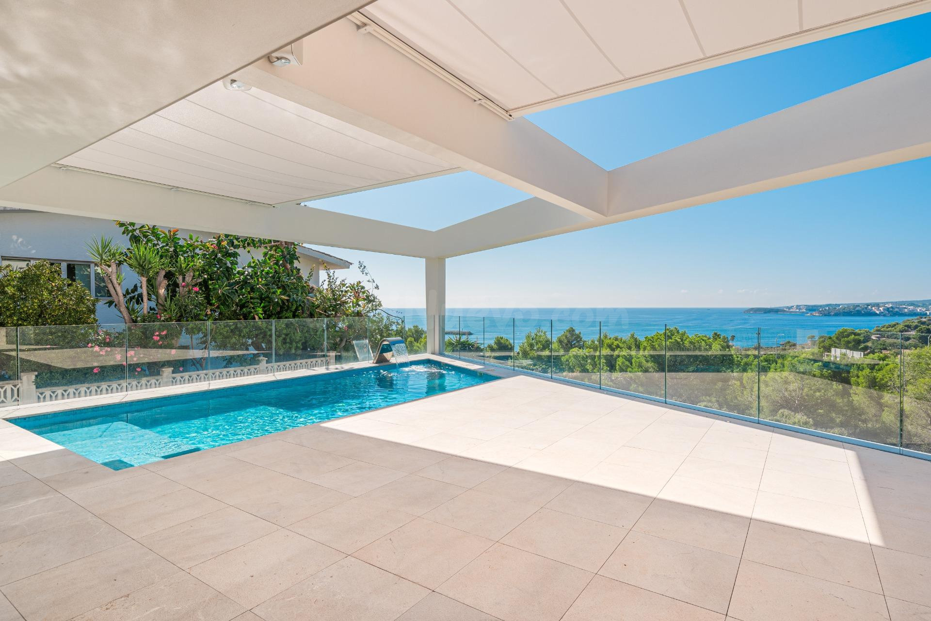 ESPECTACULAR VILLA MODERNA CON VISTAS AL MAR EN COSTA DEN BL