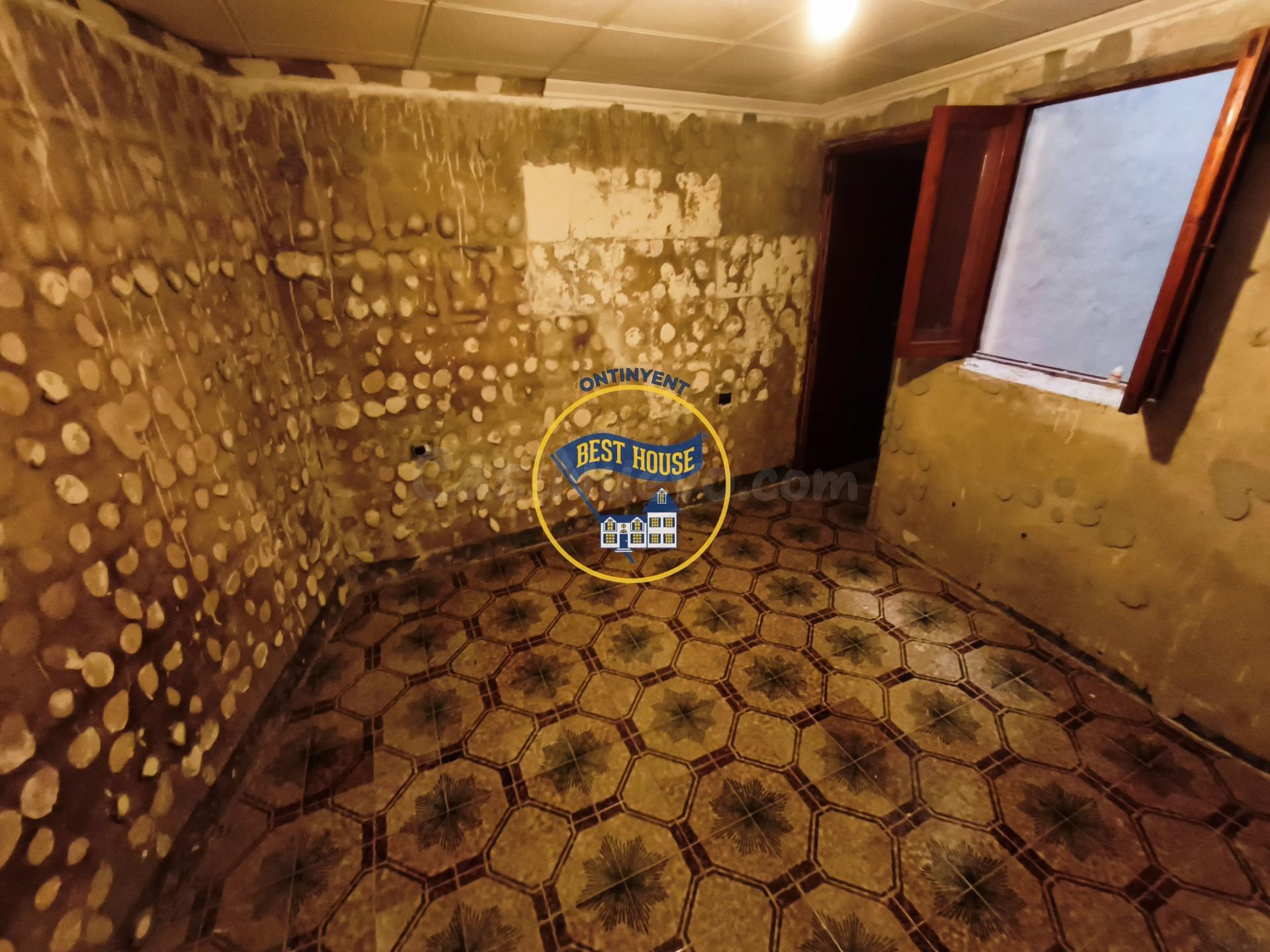 CASA CENTRICA PARA REFORMAR COMPLETAMENTE EN ALBAIDA - foto 3