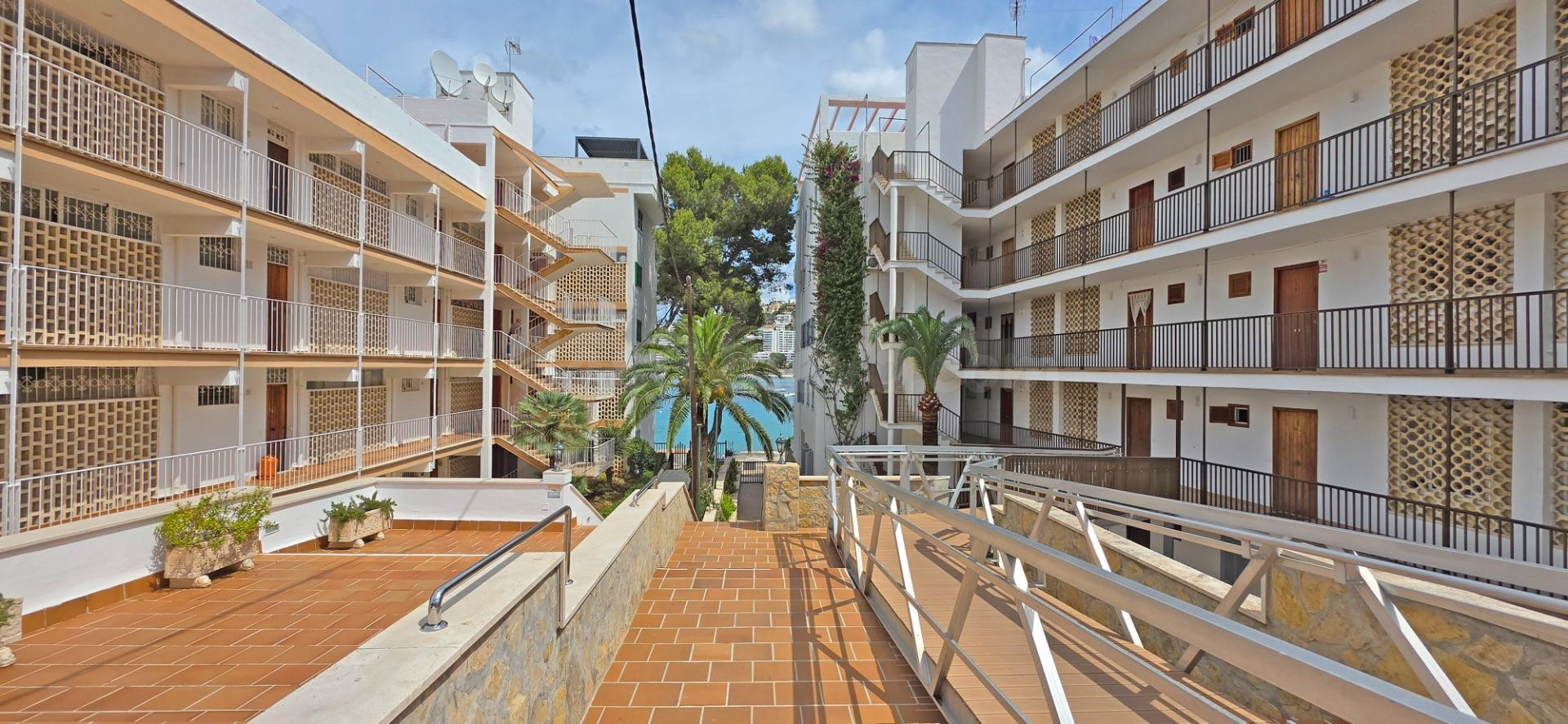 APARTAMENTO EN PRIMERA LÍNEA CON ACCESO DIRECTO AL MAR EN SA - foto 2