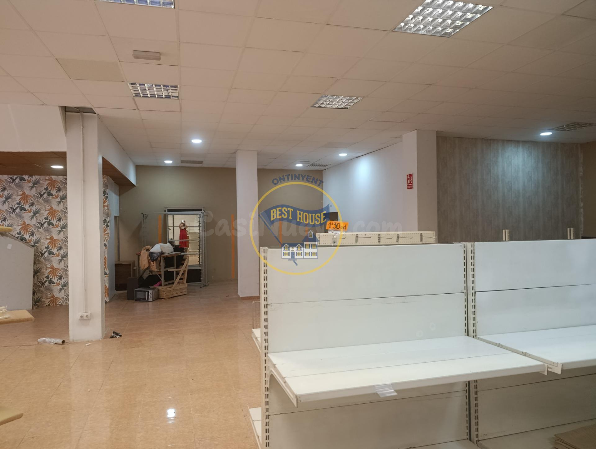 Amplio local planta baja chaflanero en venta y alquiler en O