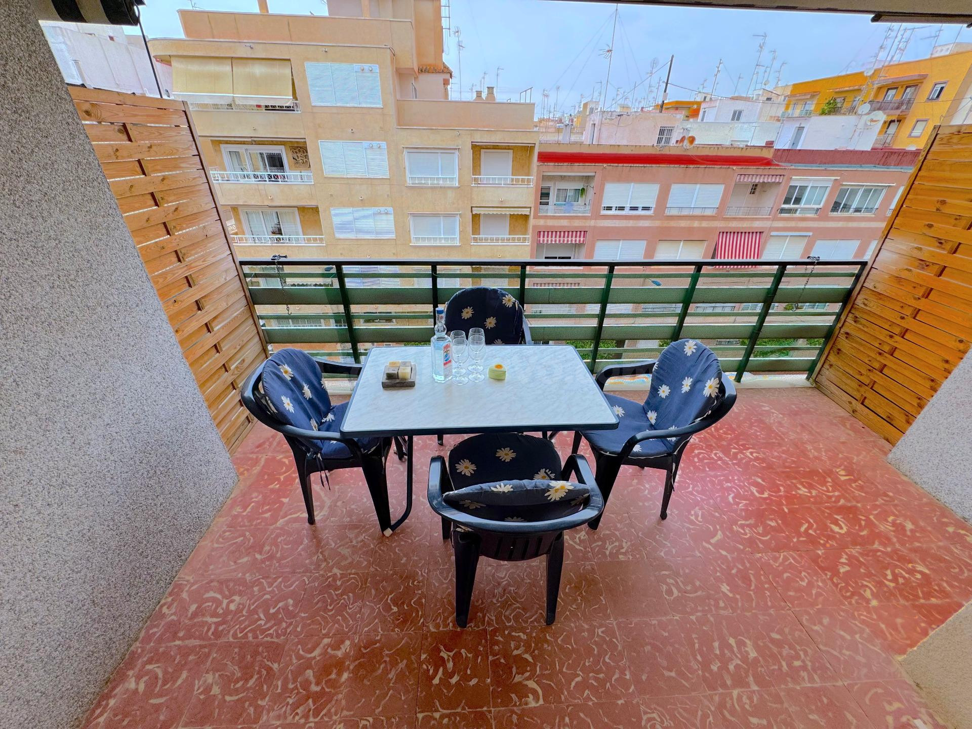 Apartamento en venta de 3 Dormitorios en Santa Pola, Alicant - foto 3