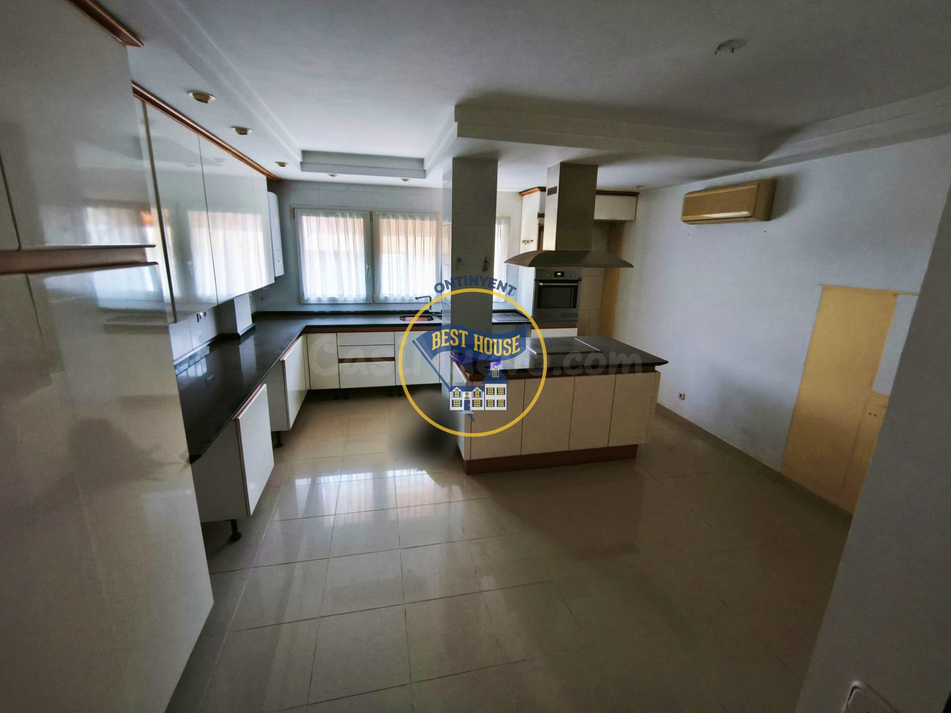 ¡¡¡OPORTUNIDAD!!! PISO PARA REFORMAR EN ZONA CÉNTRICA DE ONT