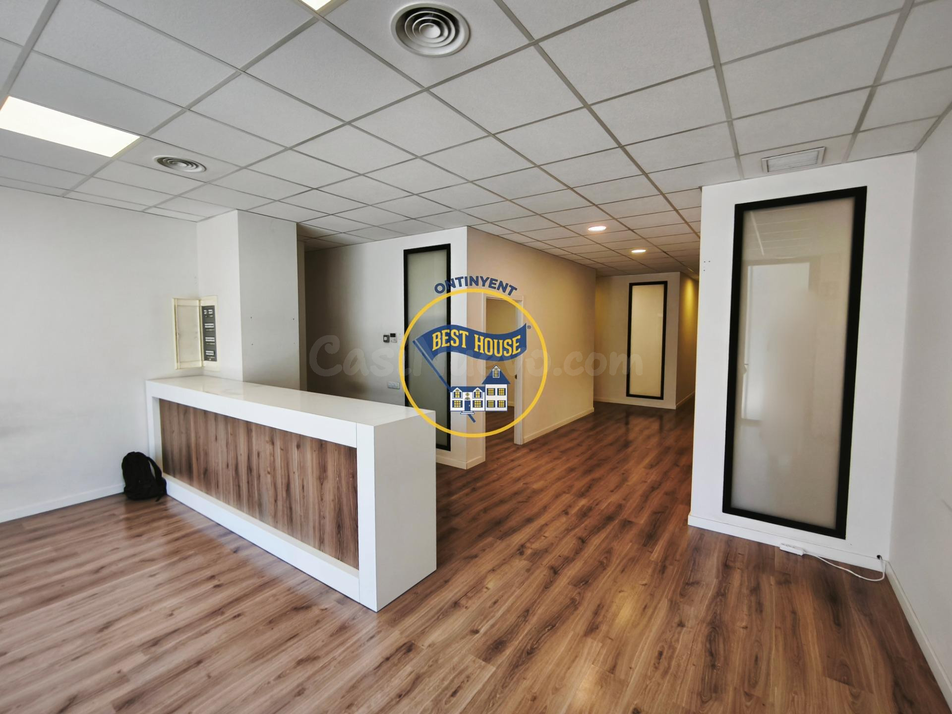 ESPECTACULAR LOCAL EN ALQUILER CON 230M2 EN ZONA PREFERENCIA - foto 2