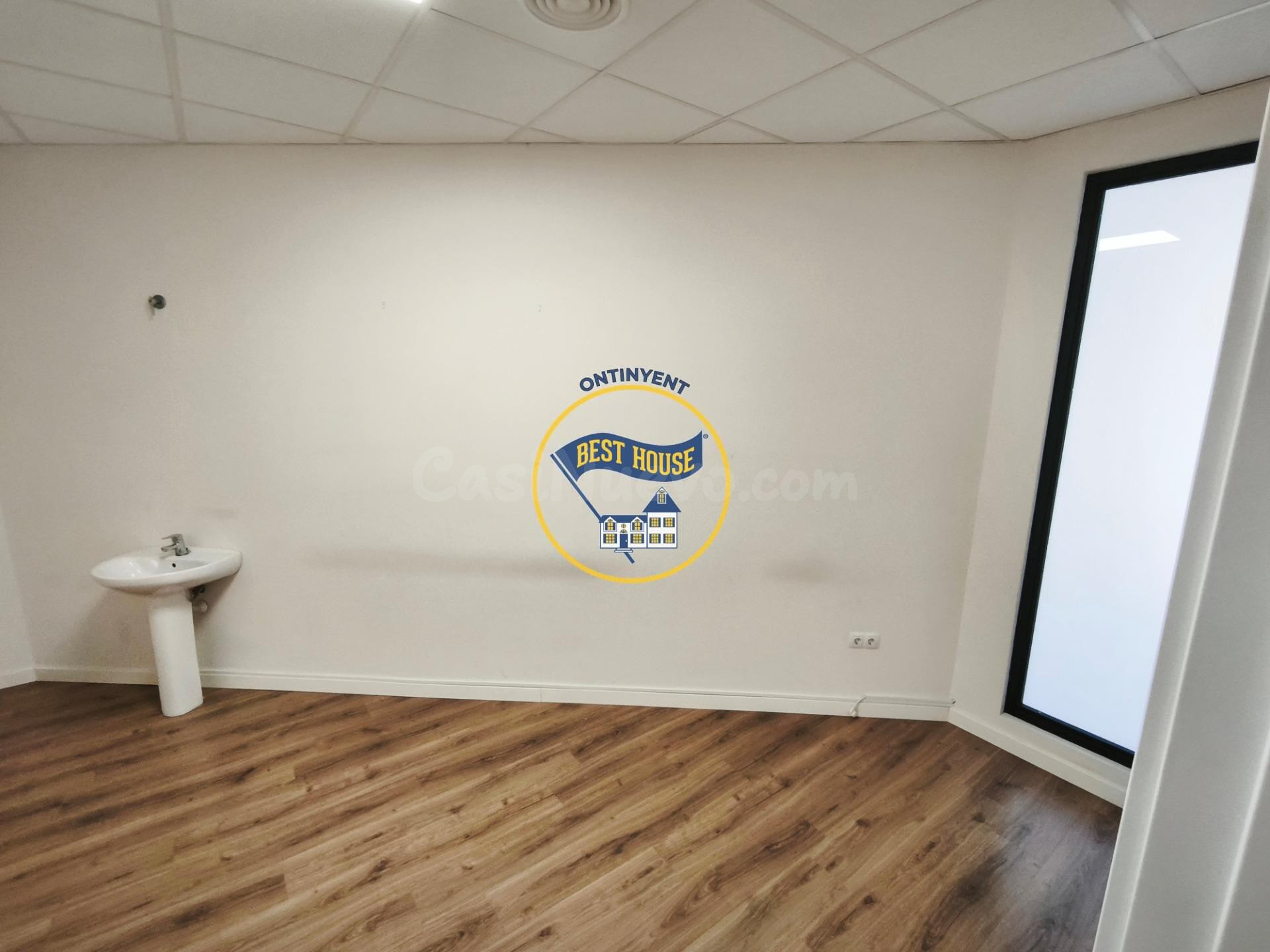 ESPECTACULAR LOCAL EN ALQUILER CON 230M2 EN ZONA PREFERENCIA - foto 4