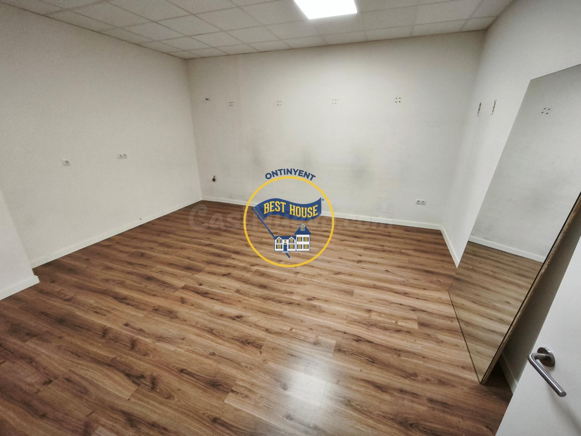 ESPECTACULAR LOCAL EN ALQUILER CON 230M2 EN ZONA PREFERENCIA - foto 5