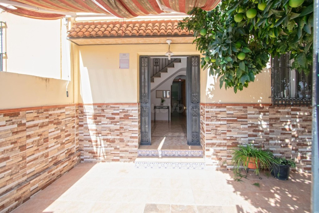Vivienda adosada en Montequinto con club social y licencia V - foto 2
