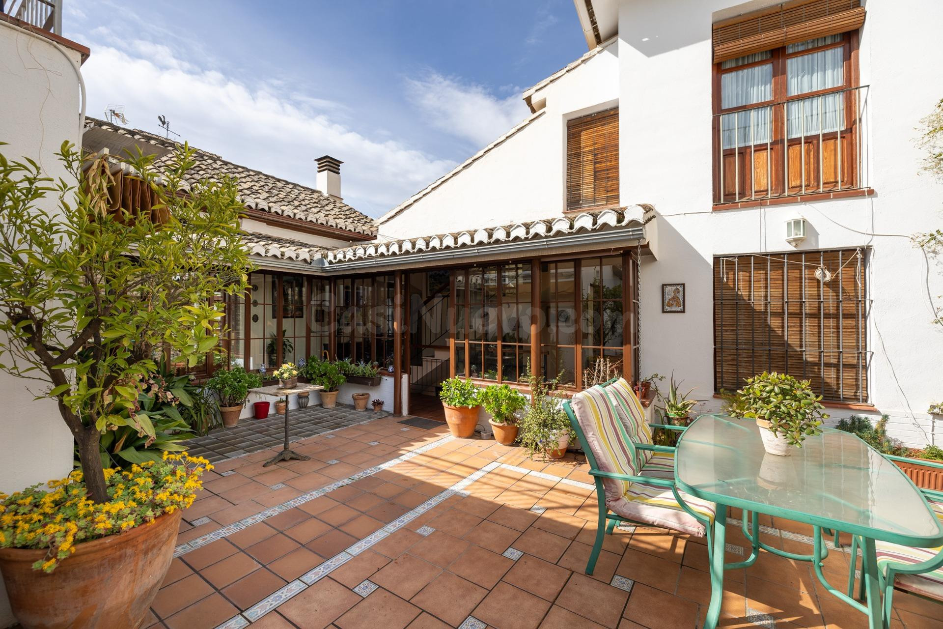 GRAN CASA EN ALBAICÍN BAJO.