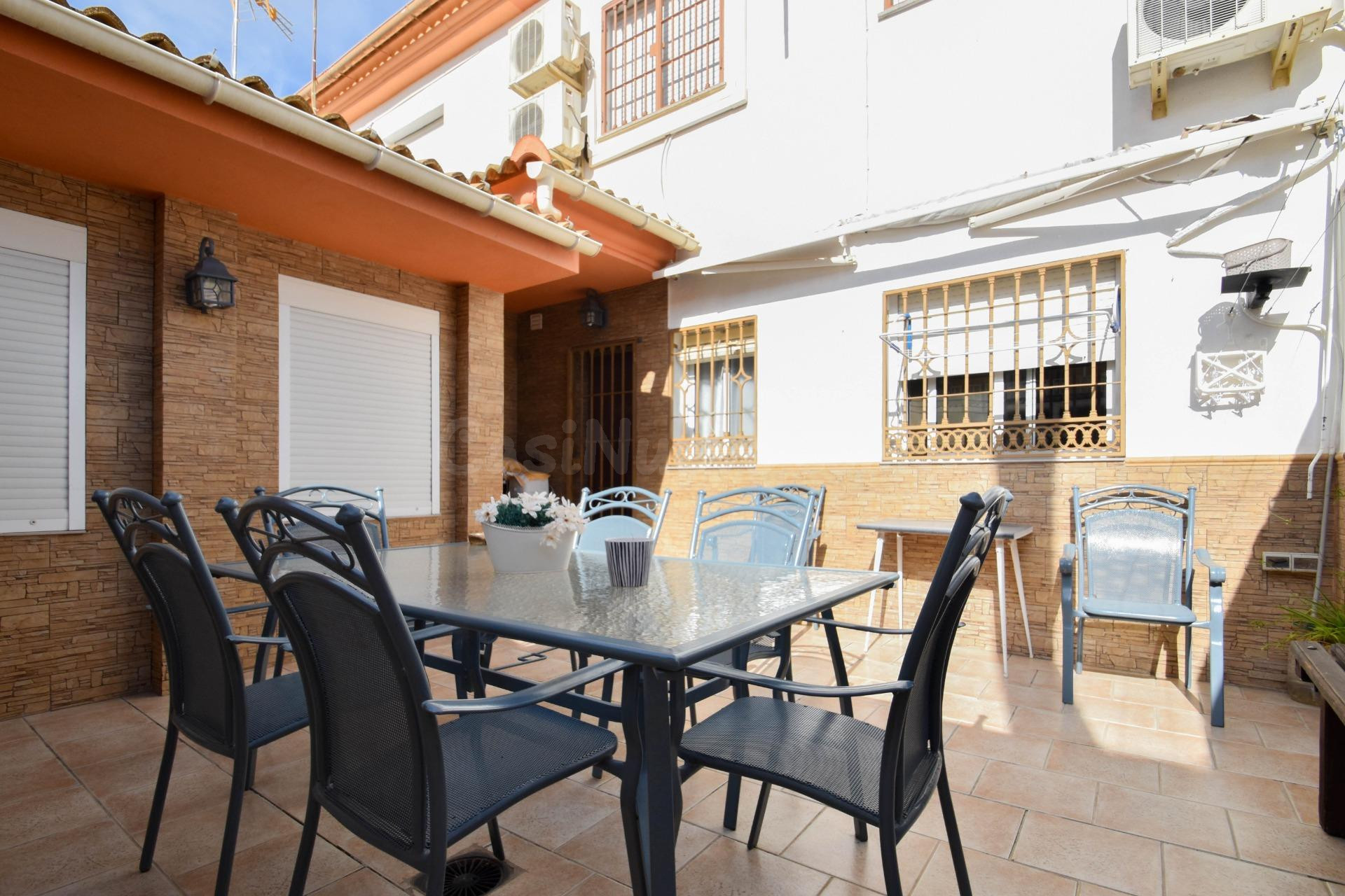 ESTUPENDA CASA ADOSADA EN UNA DE LAS MEJORES ZONAS DE PELIGR - foto 3